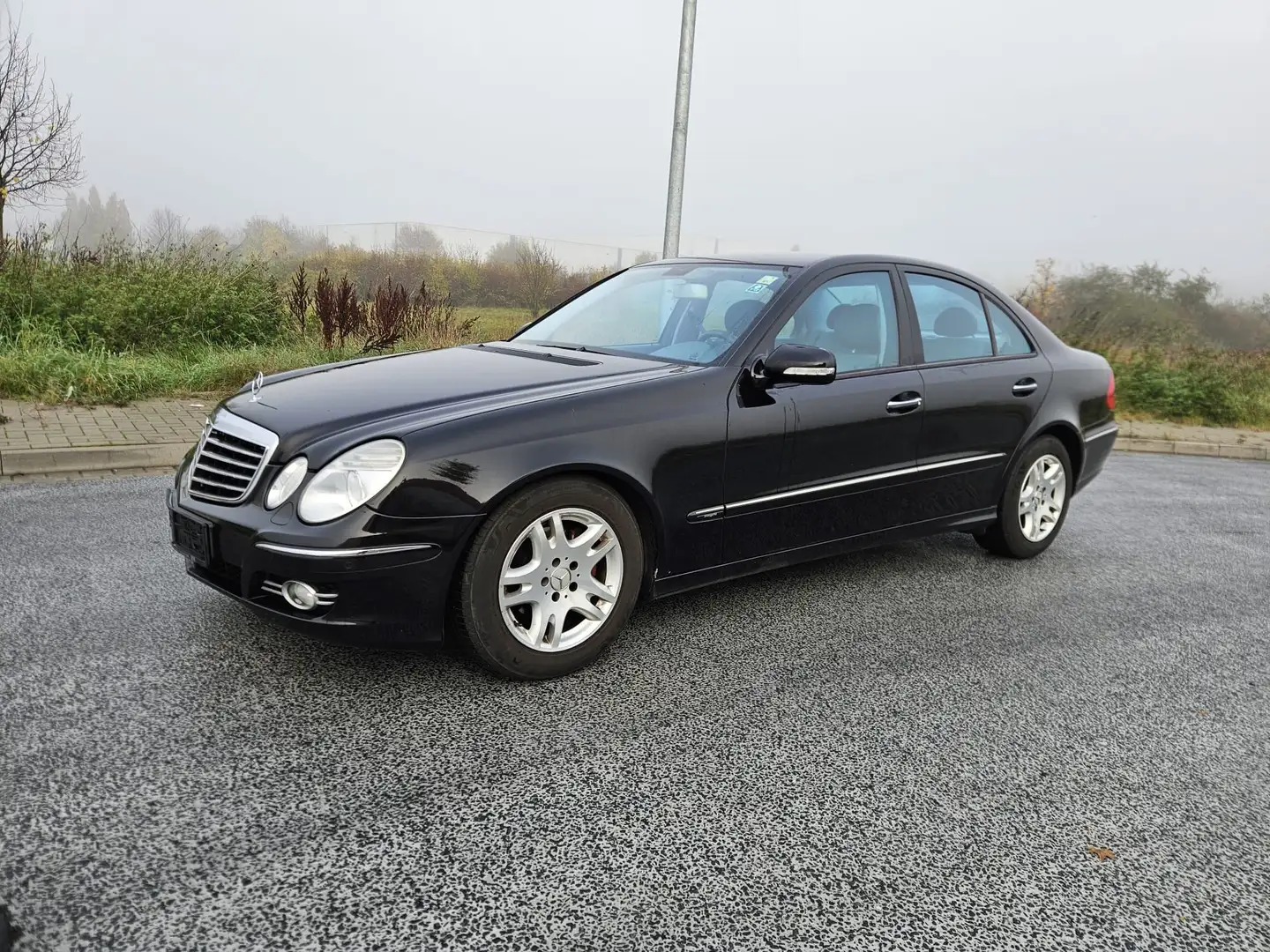 Mercedes-Benz E 200 E 200 Kompressor (211.041) Schwarz - 1
