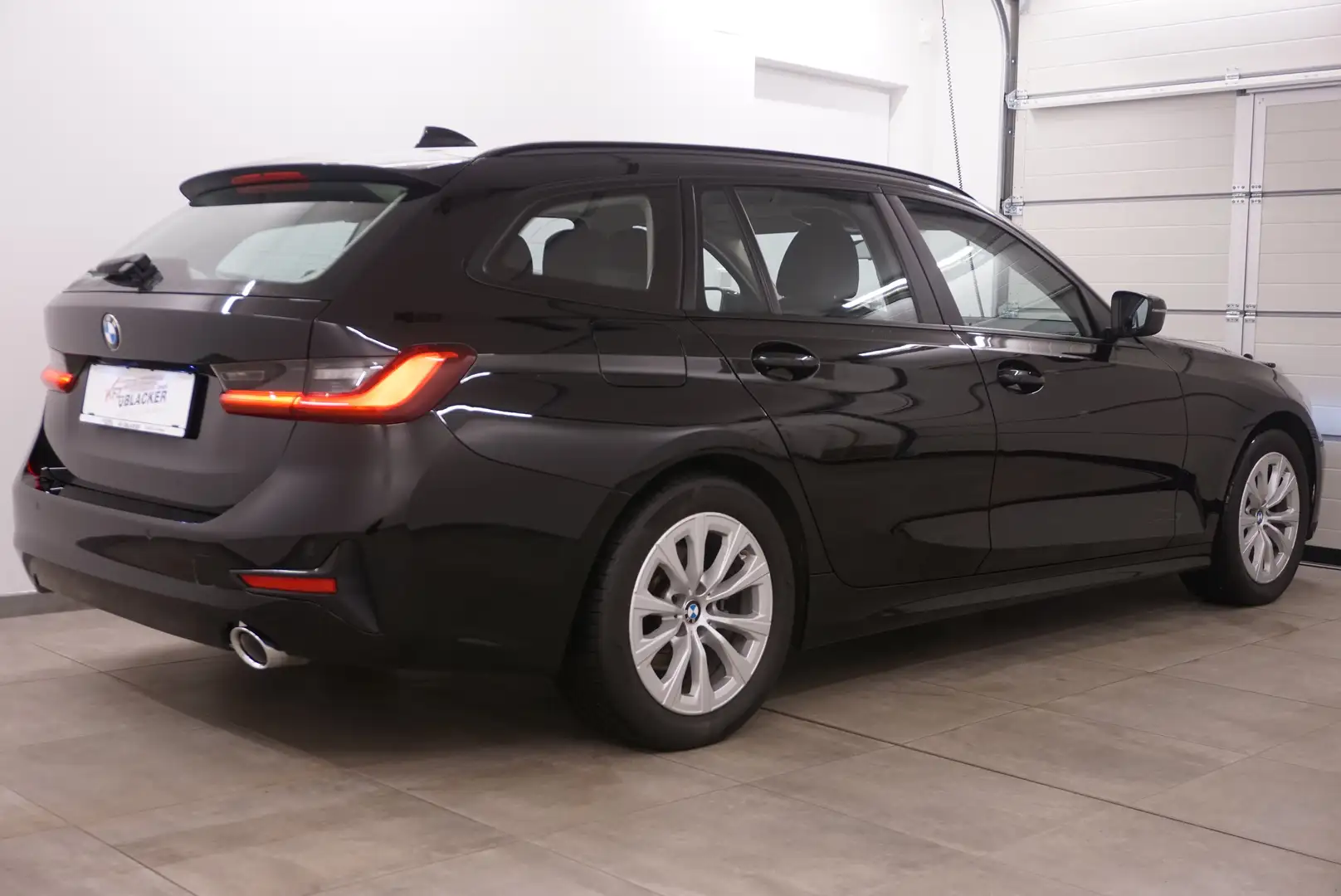 BMW 320 d // Abstandstempomat // Lenkradheizung // Schwarz - 2