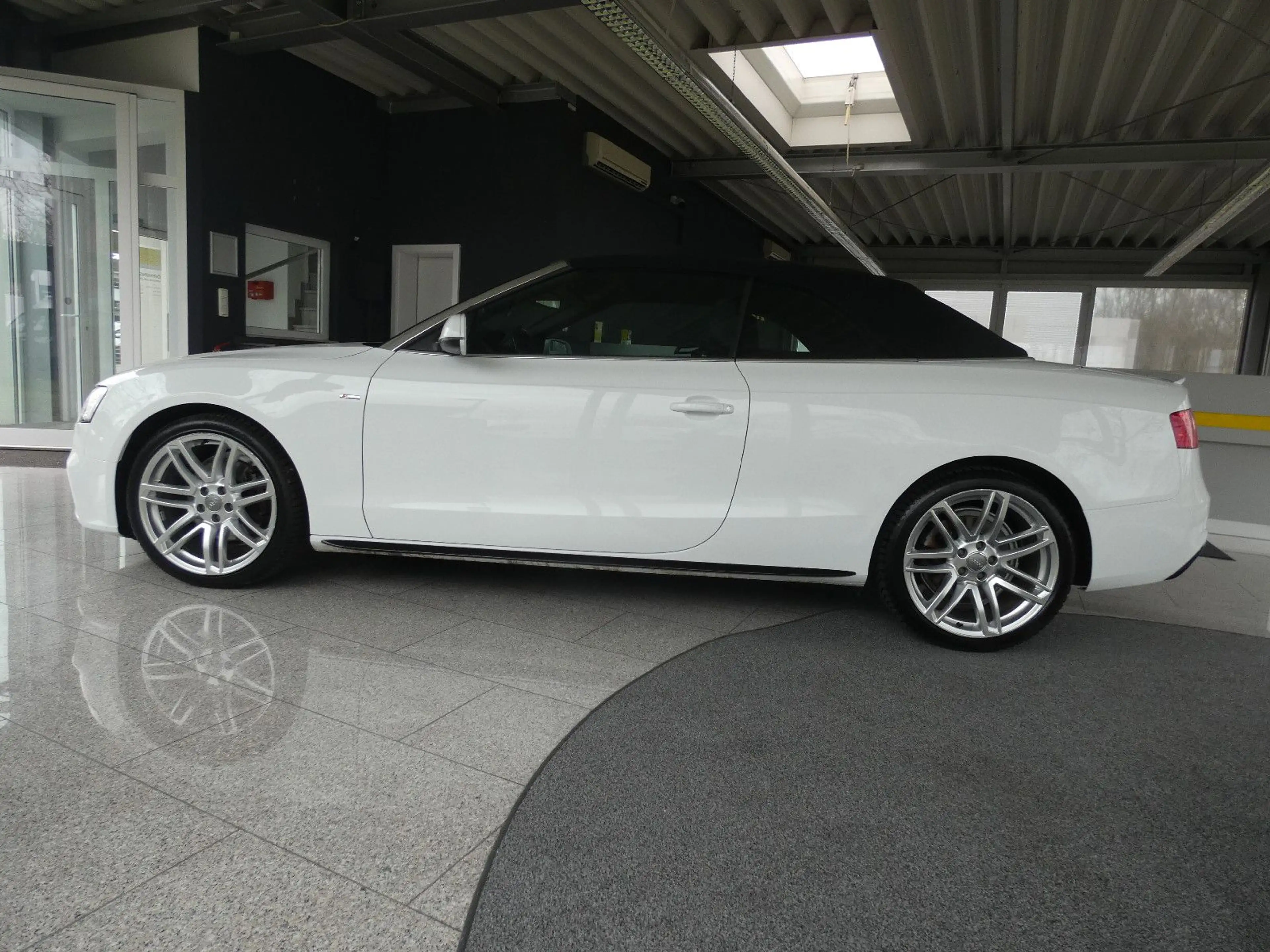 Audi A5 Cabriolet 2.0 TDI  quattro — photo 4
