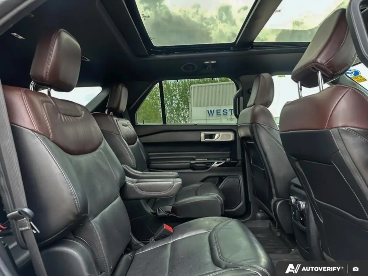 Ford Explorer снимка Ford Explorer