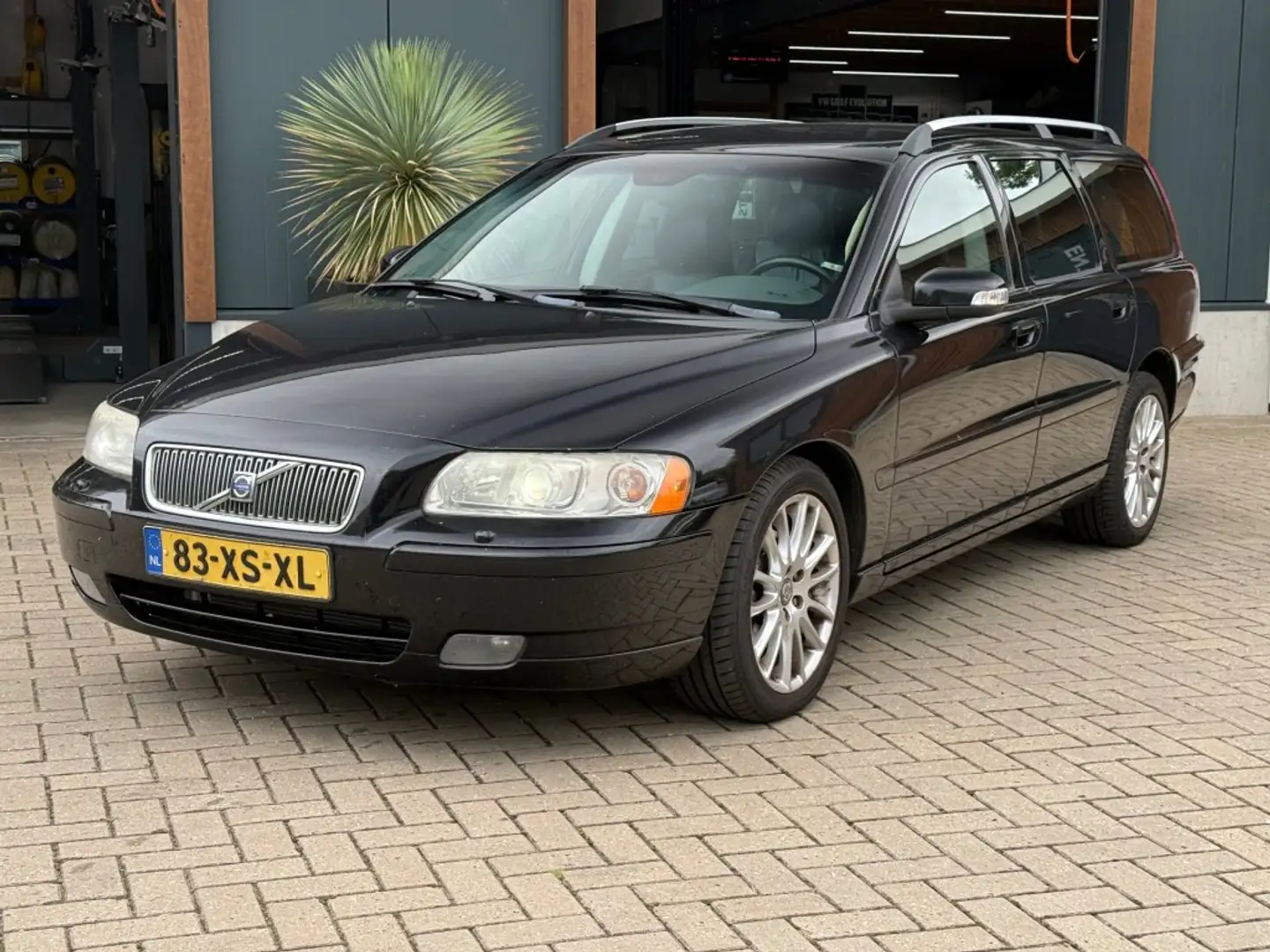 Volvo V70 2.4D Xenon Leder stoelverw. inruilkoopje Zwart - 1