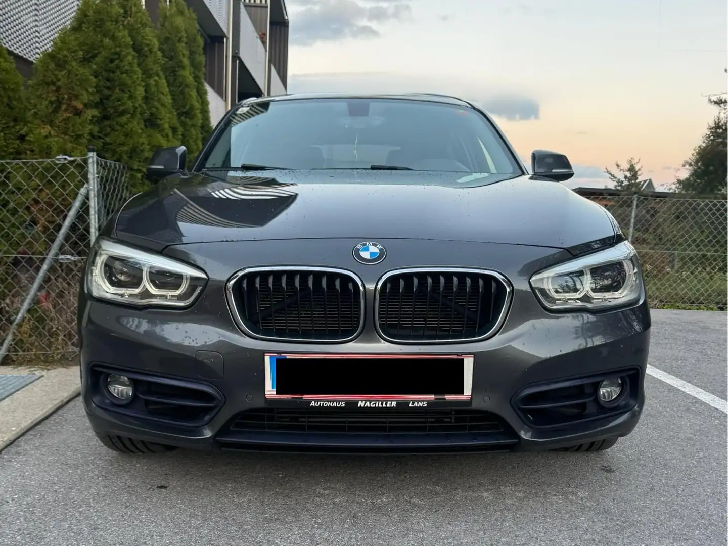 BMW 120 120d xDrive Aut. Grau - 2