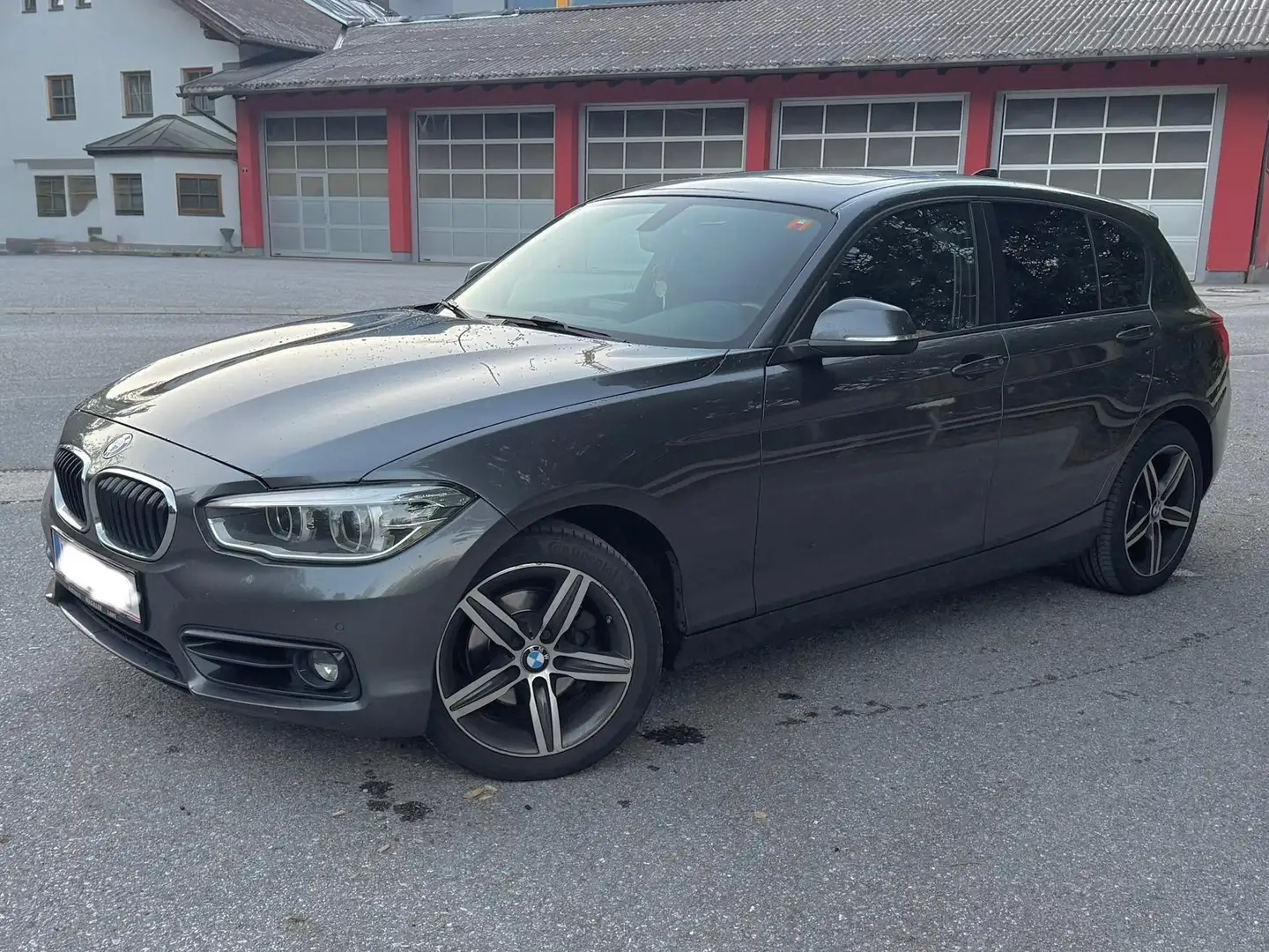 BMW 120 120d xDrive Aut. Grau - 1