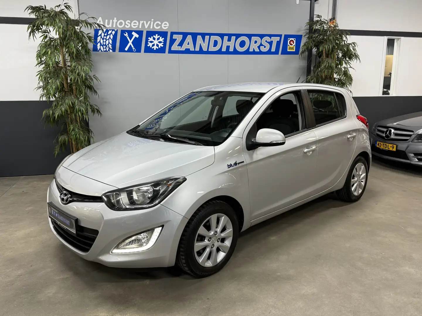 Hyundai i20 1.2i i-Deal Grijs - 1