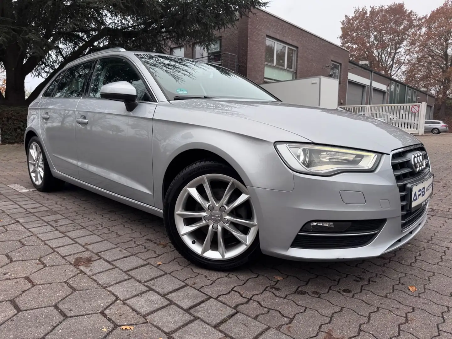 Audi A3 SB TFSI AMBITION BI-XENON NAVI SHZ 17" 1.HAND Argent - 1