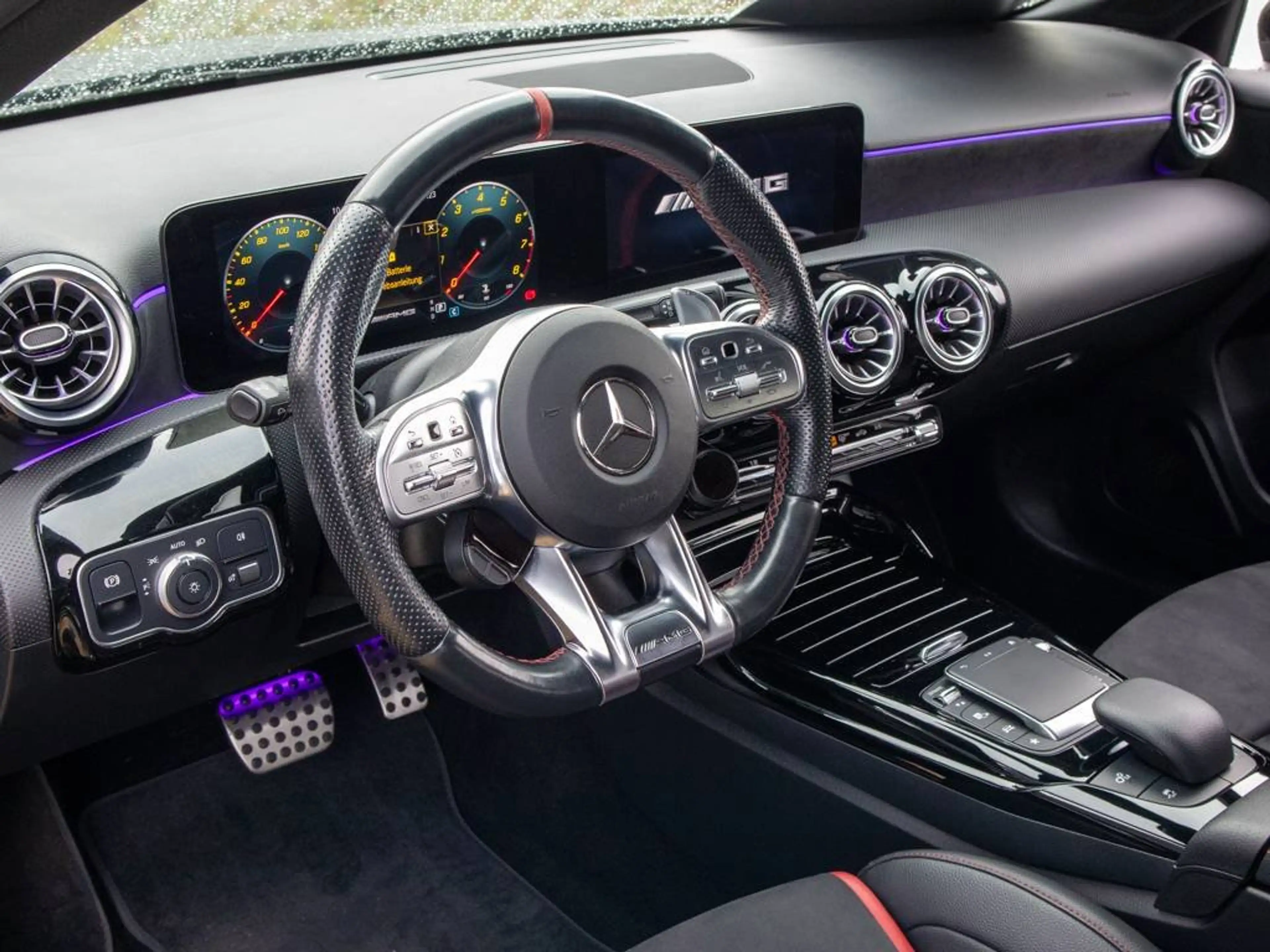 Mercedes-Benz A 35 AMG 4M Limousine Night+Pano+Perf-Sitz+LED — photo 8