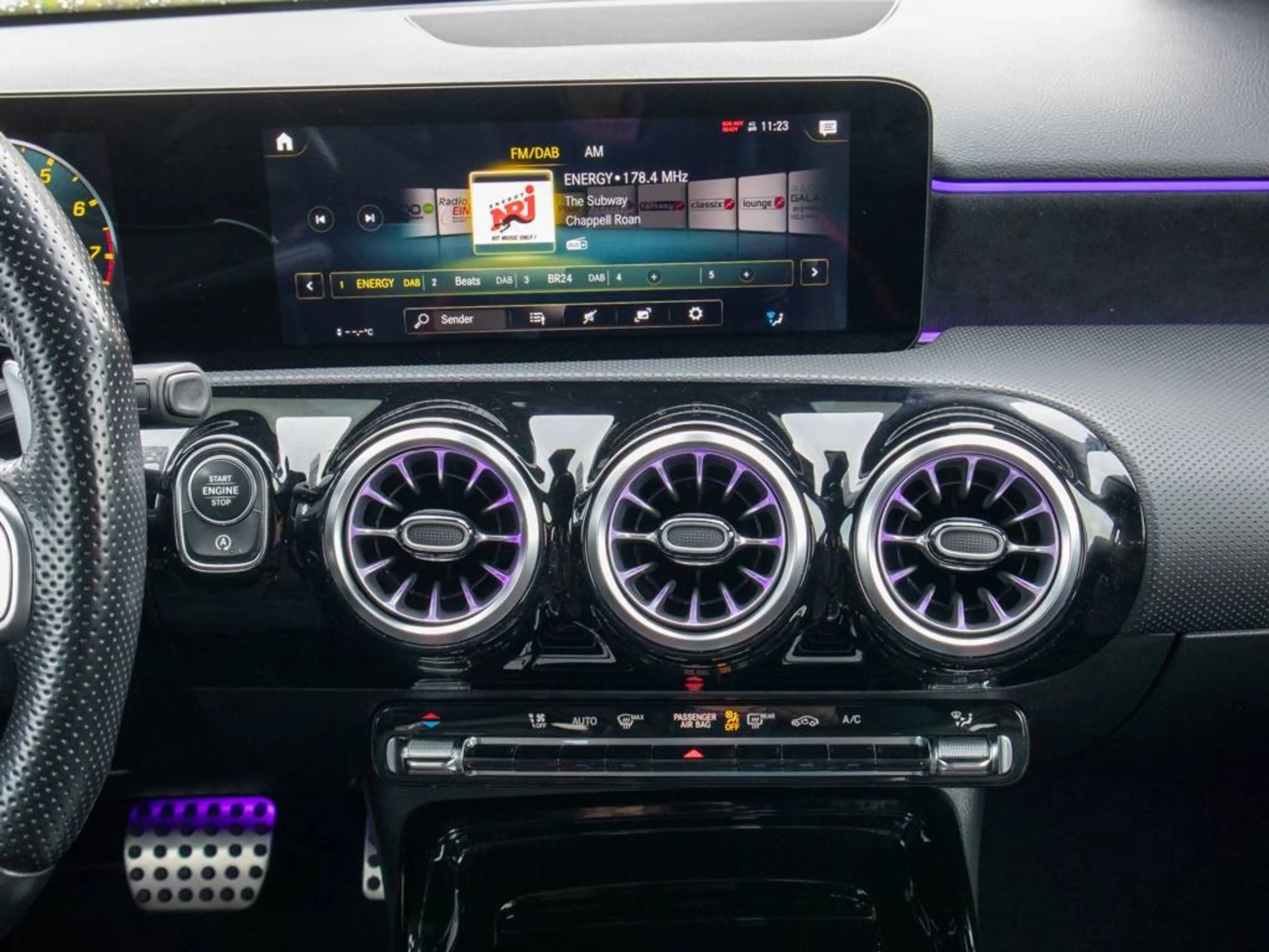 Mercedes-Benz A 35 AMG 4M Limousine Night+Pano+Perf-Sitz+LED — photo 9