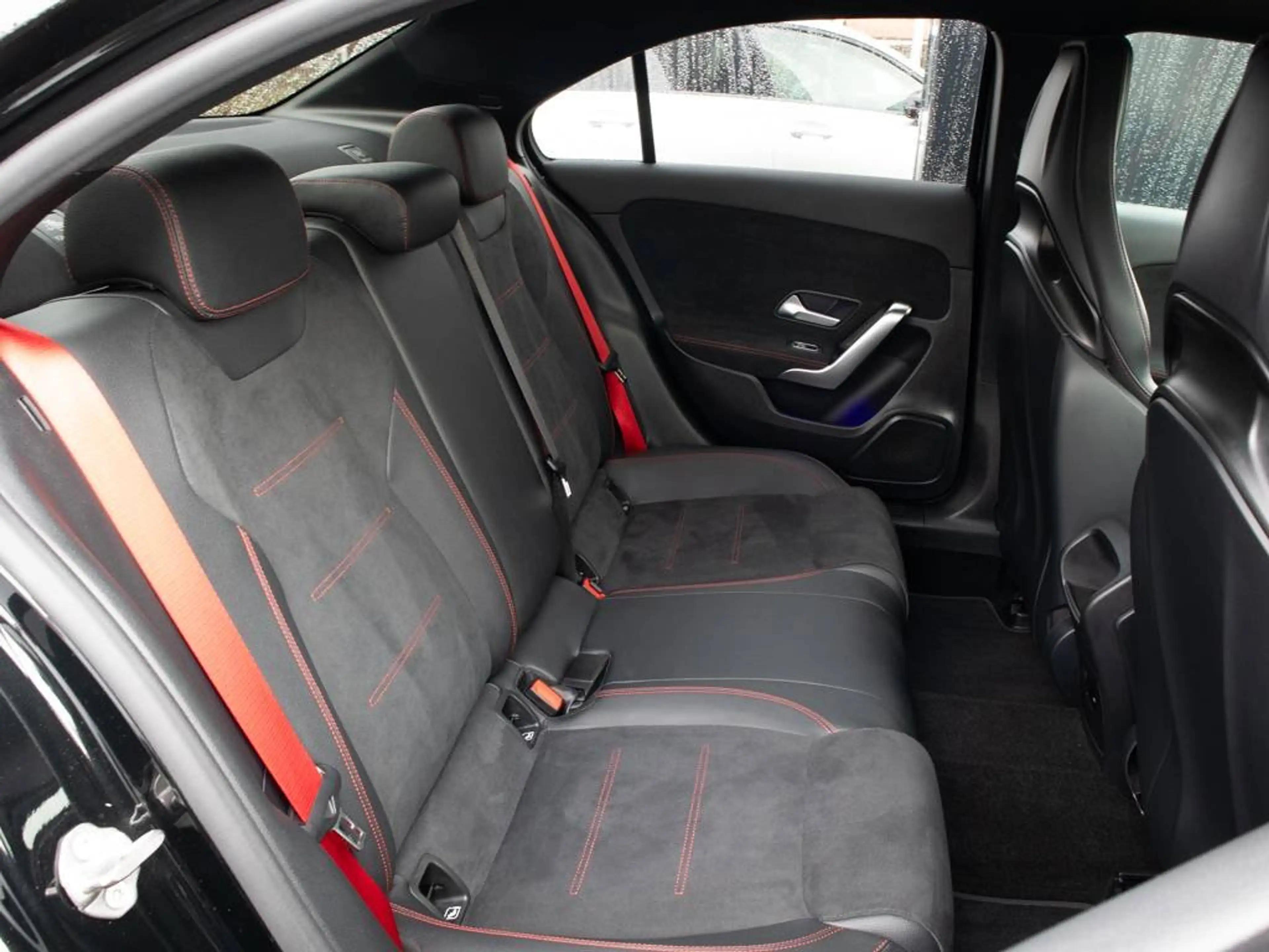 Mercedes-Benz A 35 AMG 4M Limousine Night+Pano+Perf-Sitz+LED — photo 7