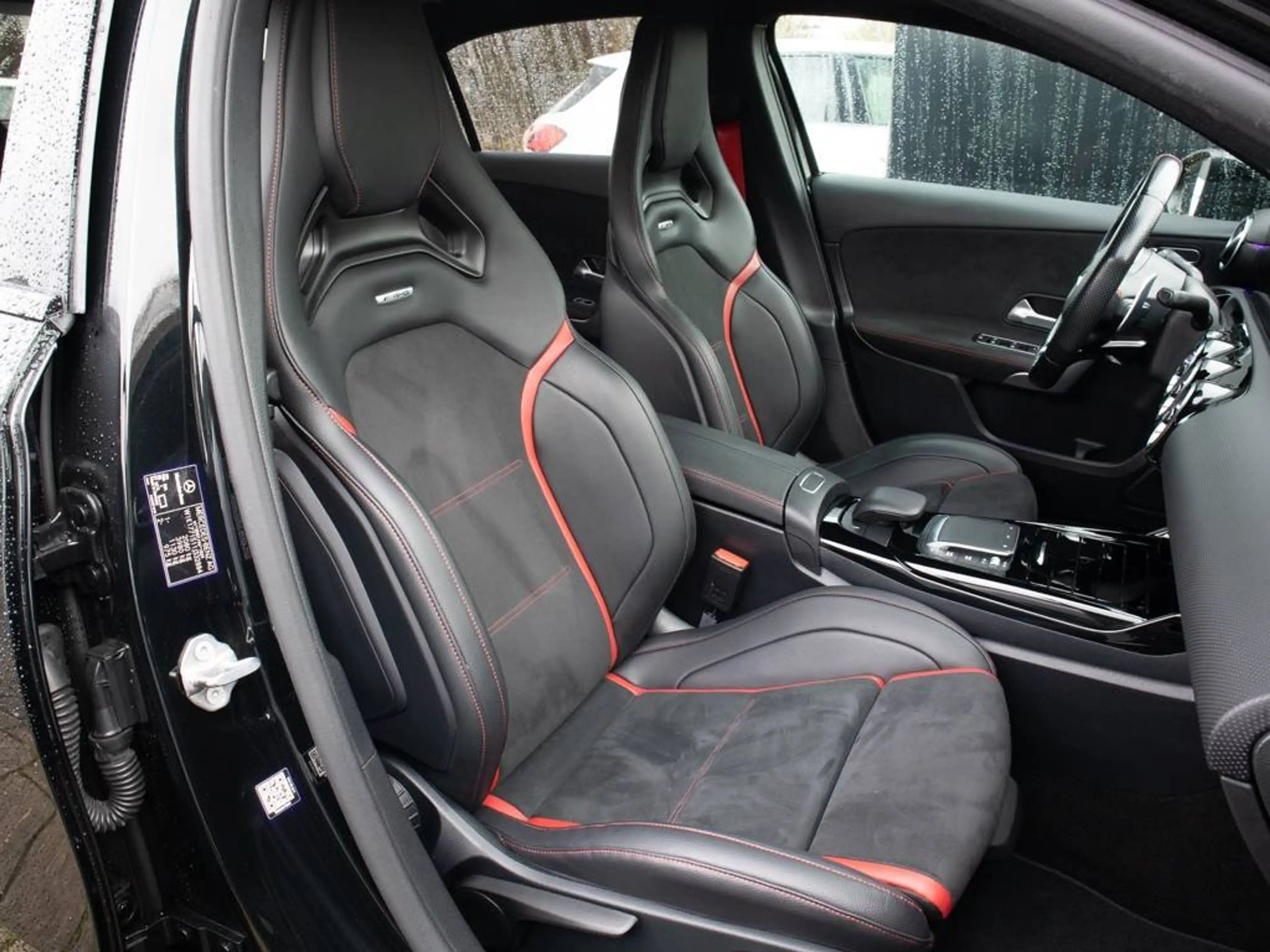 Mercedes-Benz A 35 AMG 4M Limousine Night+Pano+Perf-Sitz+LED — photo 6