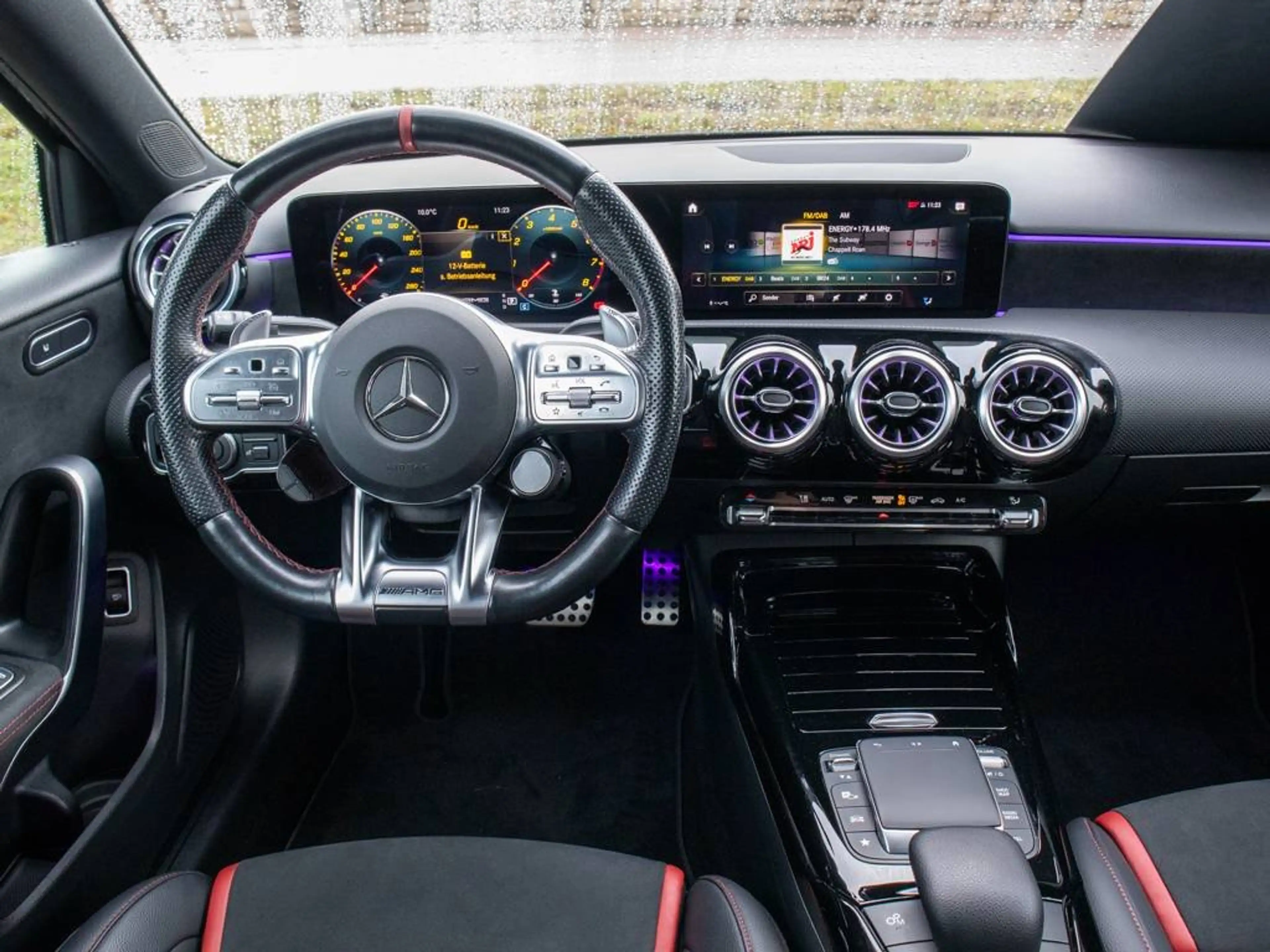 Mercedes-Benz A 35 AMG 4M Limousine Night+Pano+Perf-Sitz+LED — photo 5