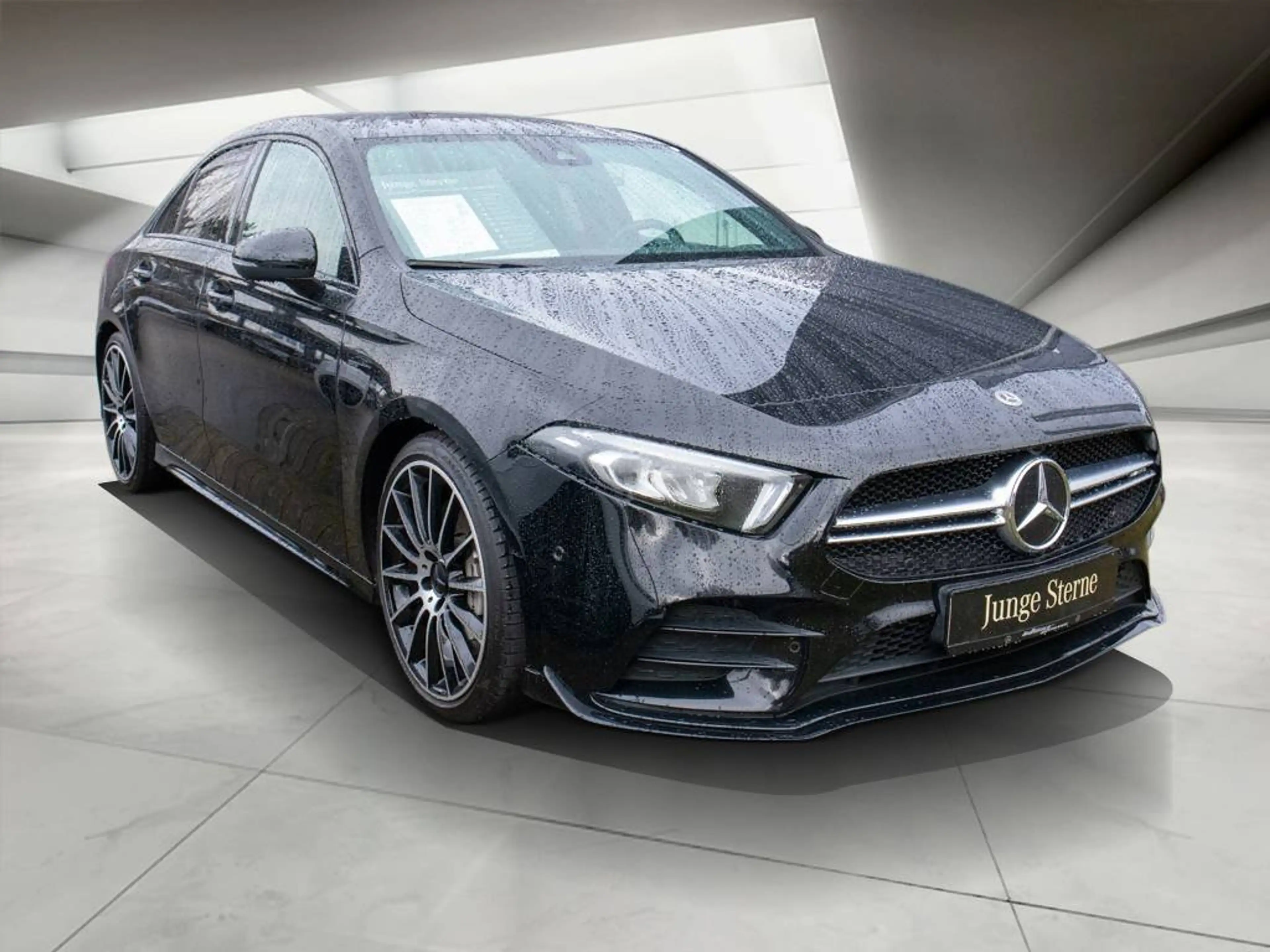 Mercedes-Benz A 35 AMG 4M Limousine Night+Pano+Perf-Sitz+LED — photo 3