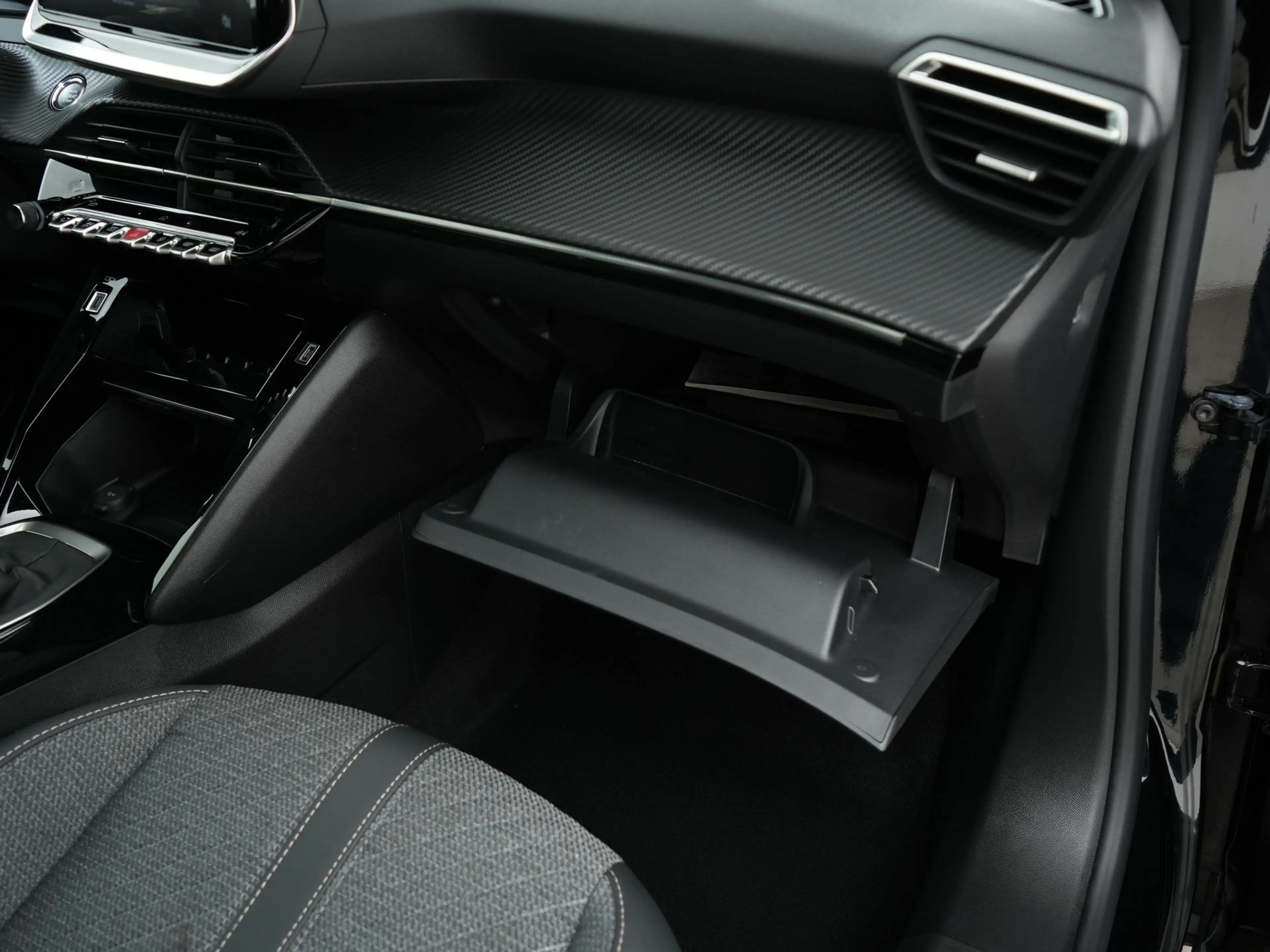 Peugeot 2008 1.2 HYBRID 145PK ALLURE E-DCS6 | Navi | Keyless | — photo 37
