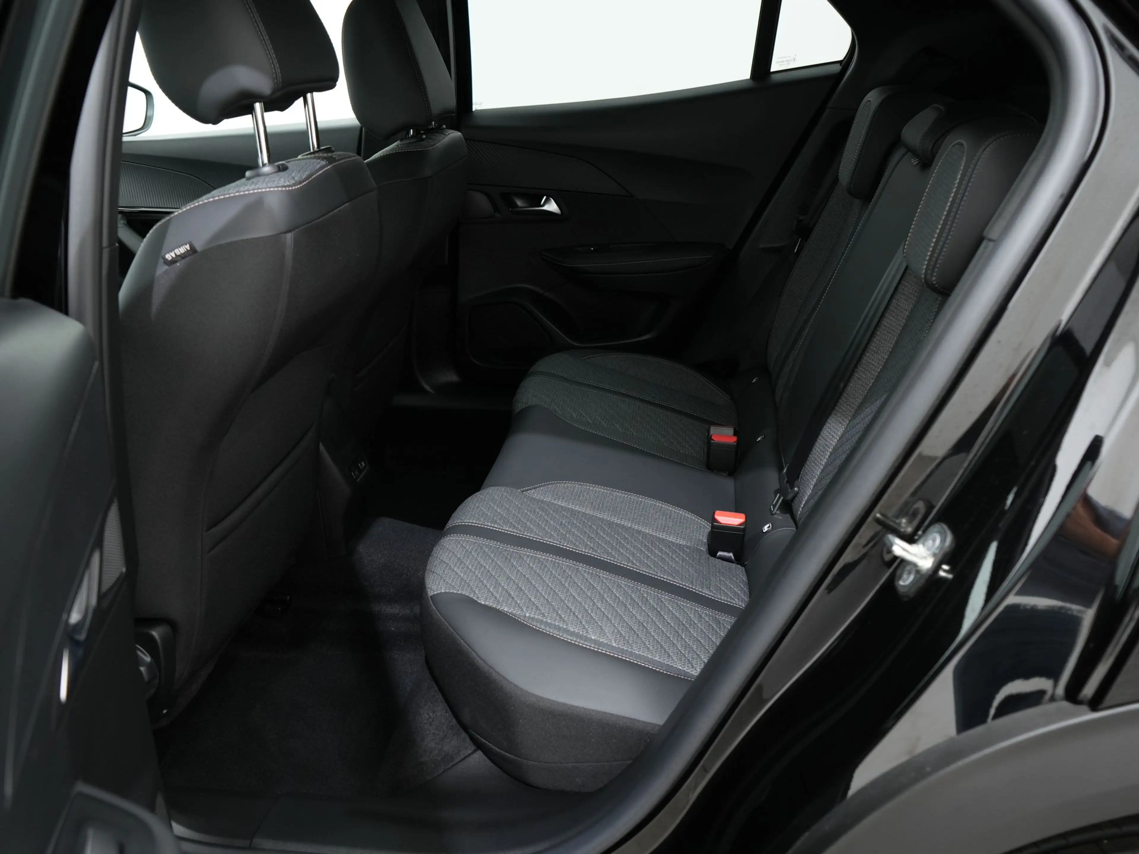 Peugeot 2008 1.2 HYBRID 145PK ALLURE E-DCS6 | Navi | Keyless | — photo 16