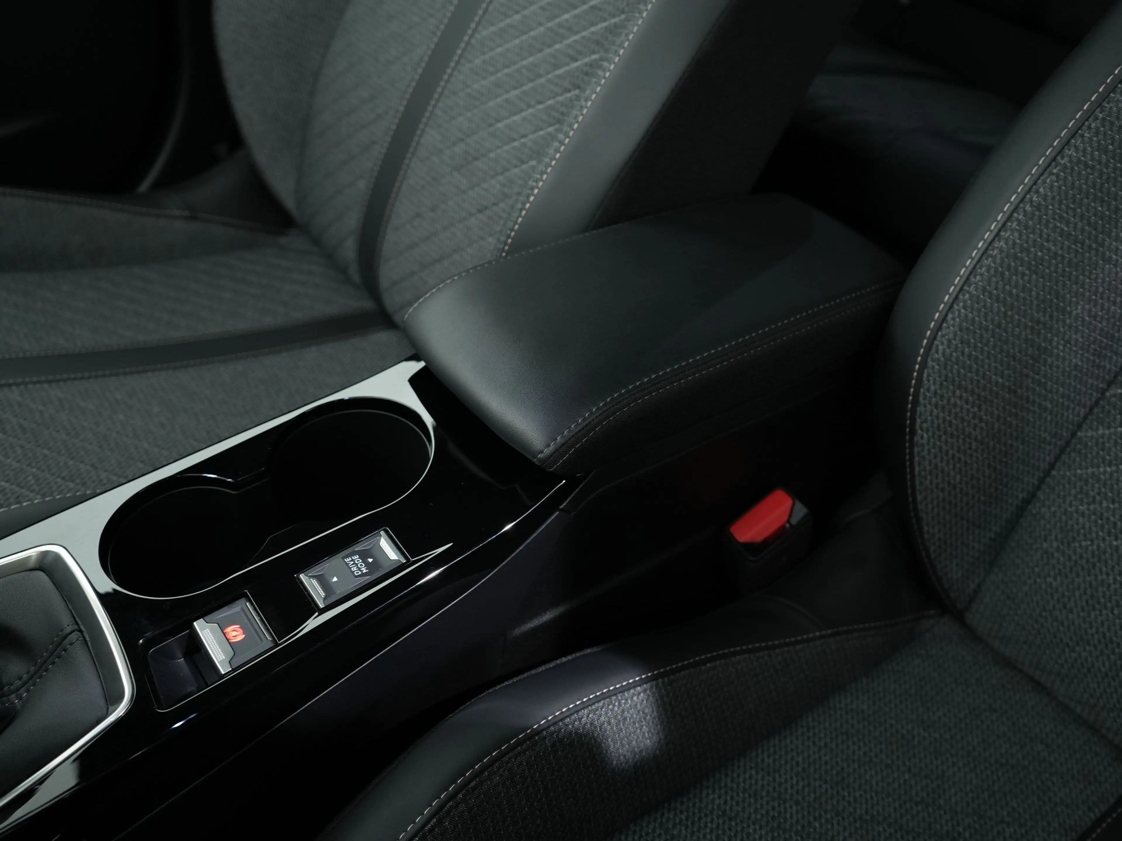 Peugeot 2008 1.2 HYBRID 145PK ALLURE E-DCS6 | Navi | Keyless | — photo 35