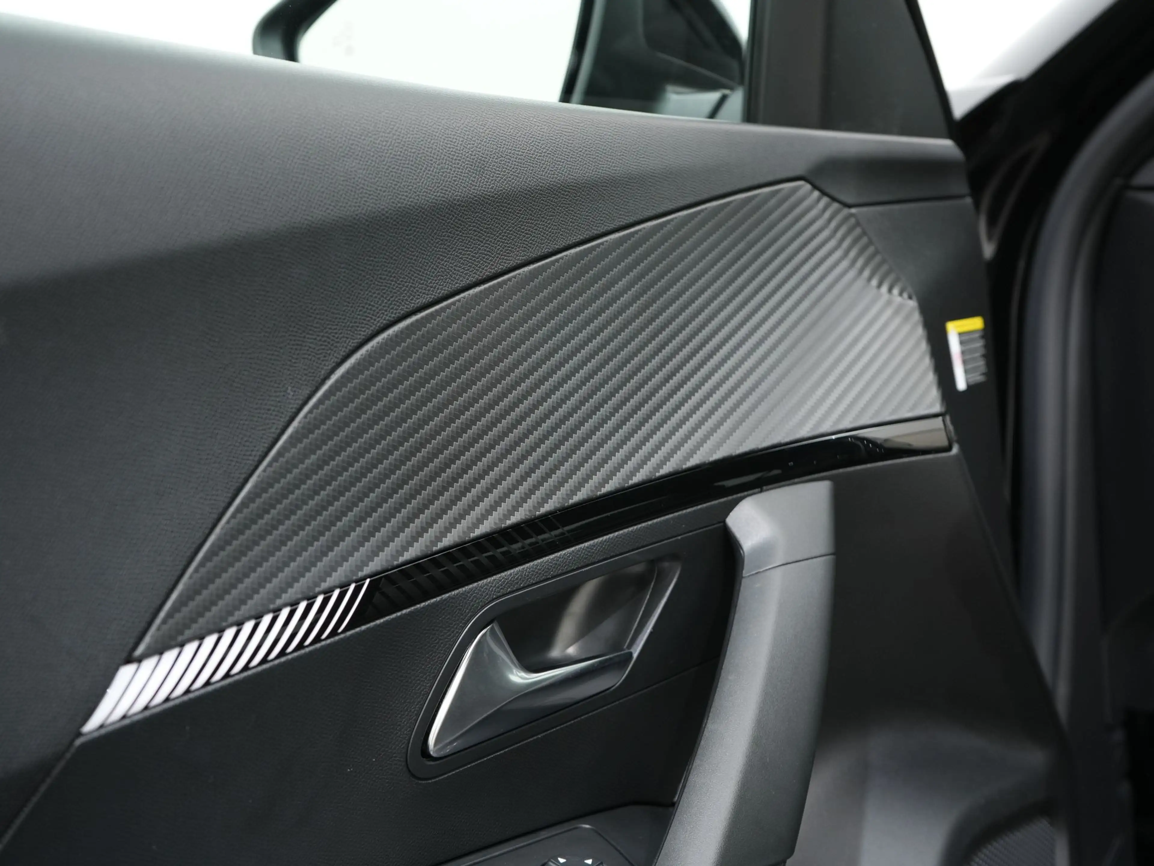 Peugeot 2008 1.2 HYBRID 145PK ALLURE E-DCS6 | Navi | Keyless | — photo 23