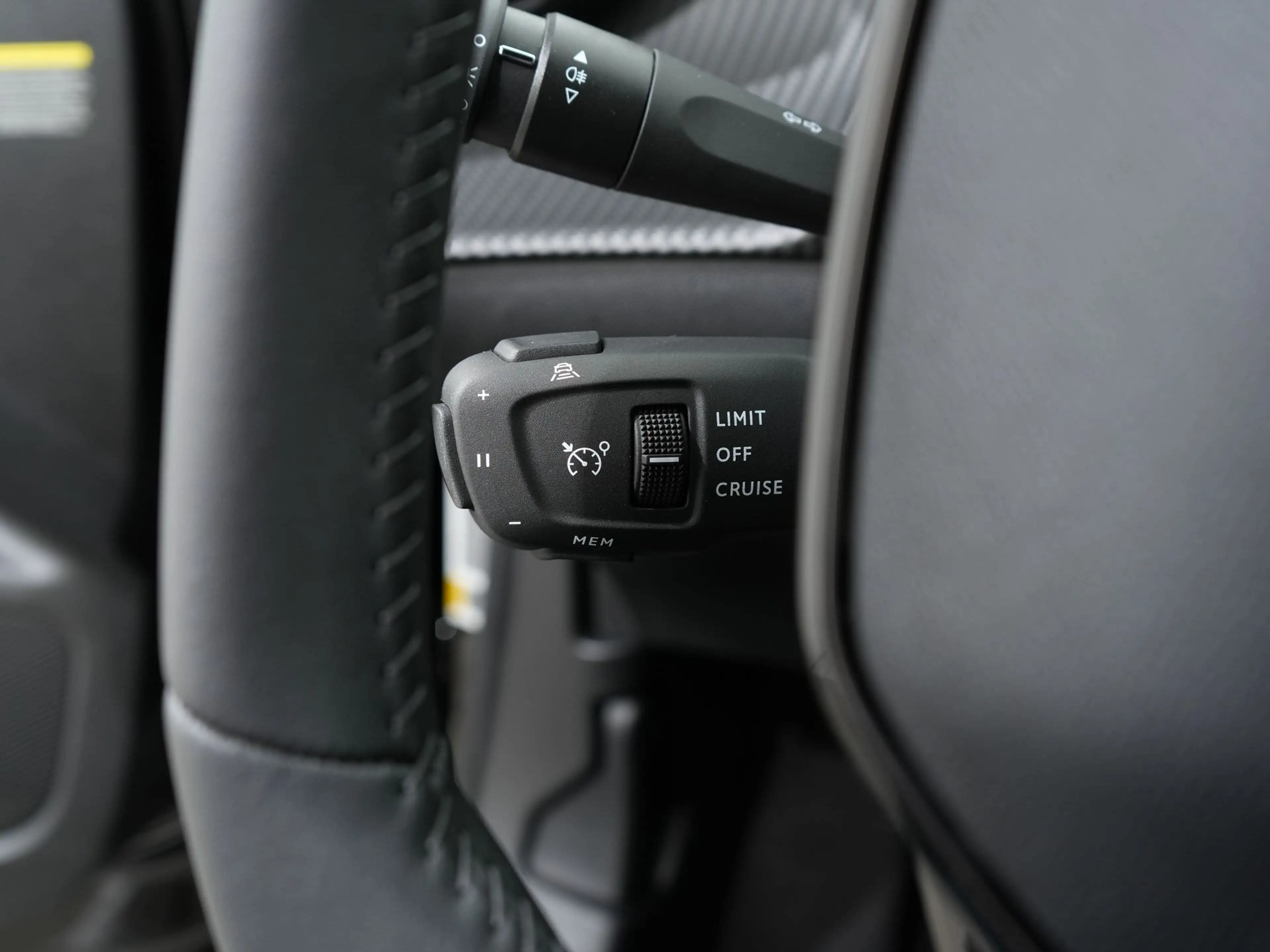 Peugeot 2008 1.2 HYBRID 145PK ALLURE E-DCS6 | Navi | Keyless | — photo 26