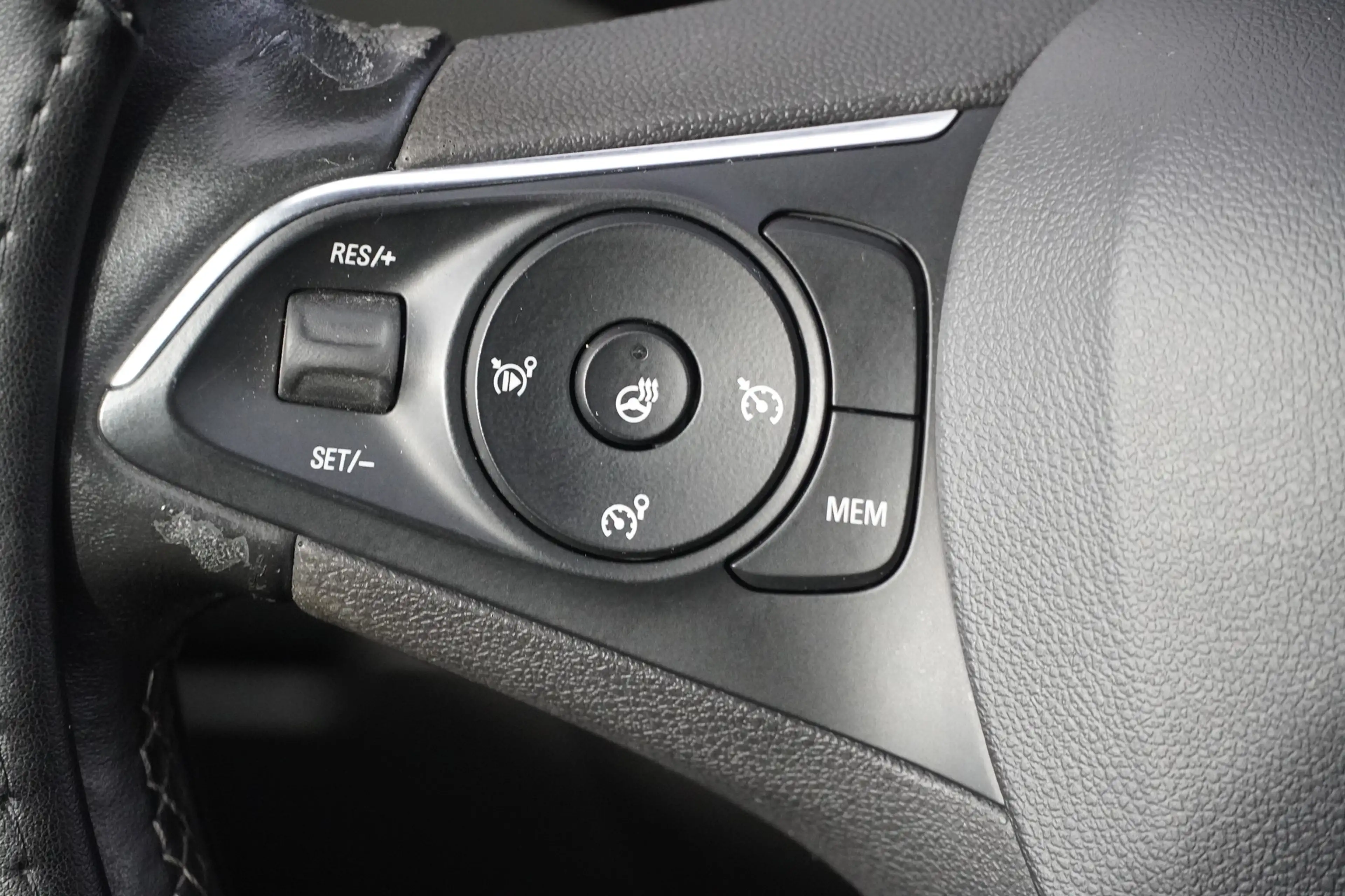 Opel Grandland X 1.2 LED Navi Kamera AHK Tempomat PDC — photo 15
