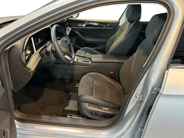 Volkswagen Passat view 9