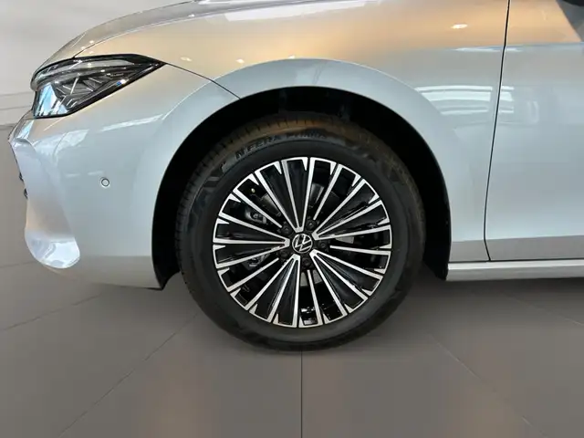 Volkswagen Passat view 8