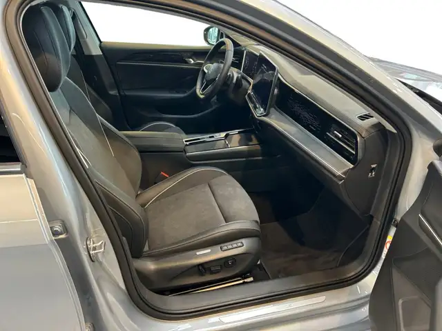 Volkswagen Passat view 10