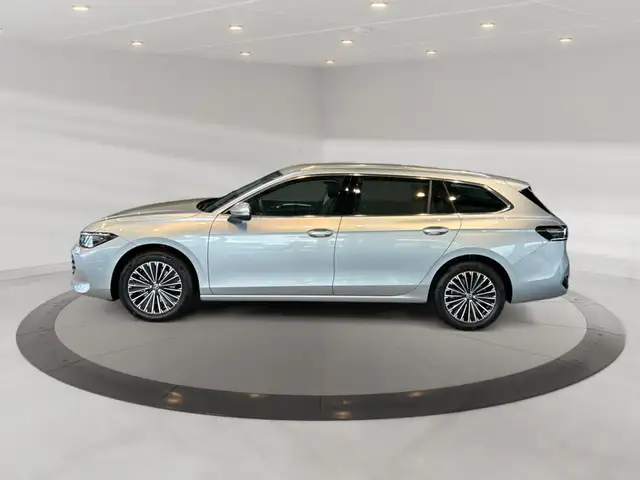 Volkswagen Passat view 5