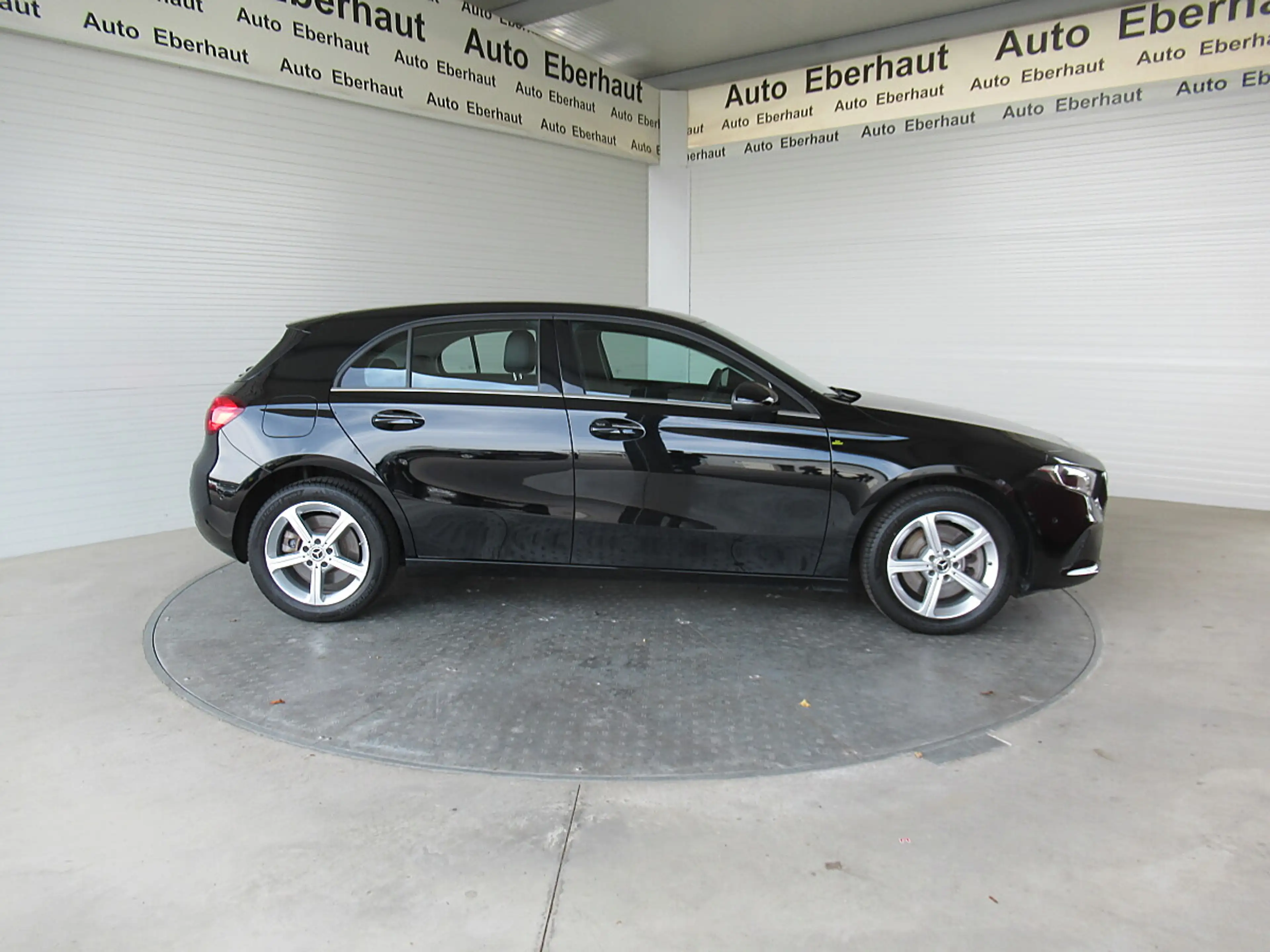 Mercedes-Benz A 250 e PHEV *Tempomat *Spurhalteassistent *Klimaauto... — photo 6