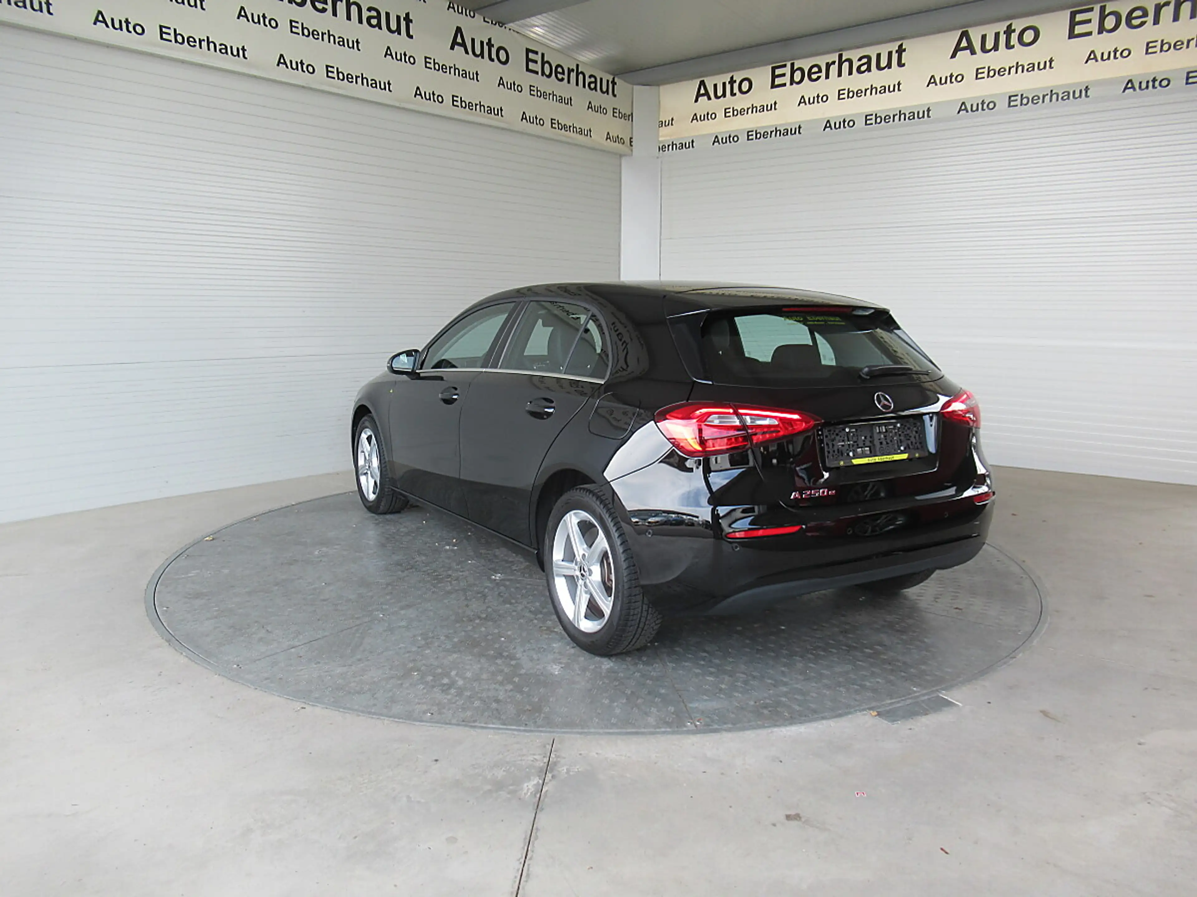 Mercedes-Benz A 250 e PHEV *Tempomat *Spurhalteassistent *Klimaauto... — photo 3