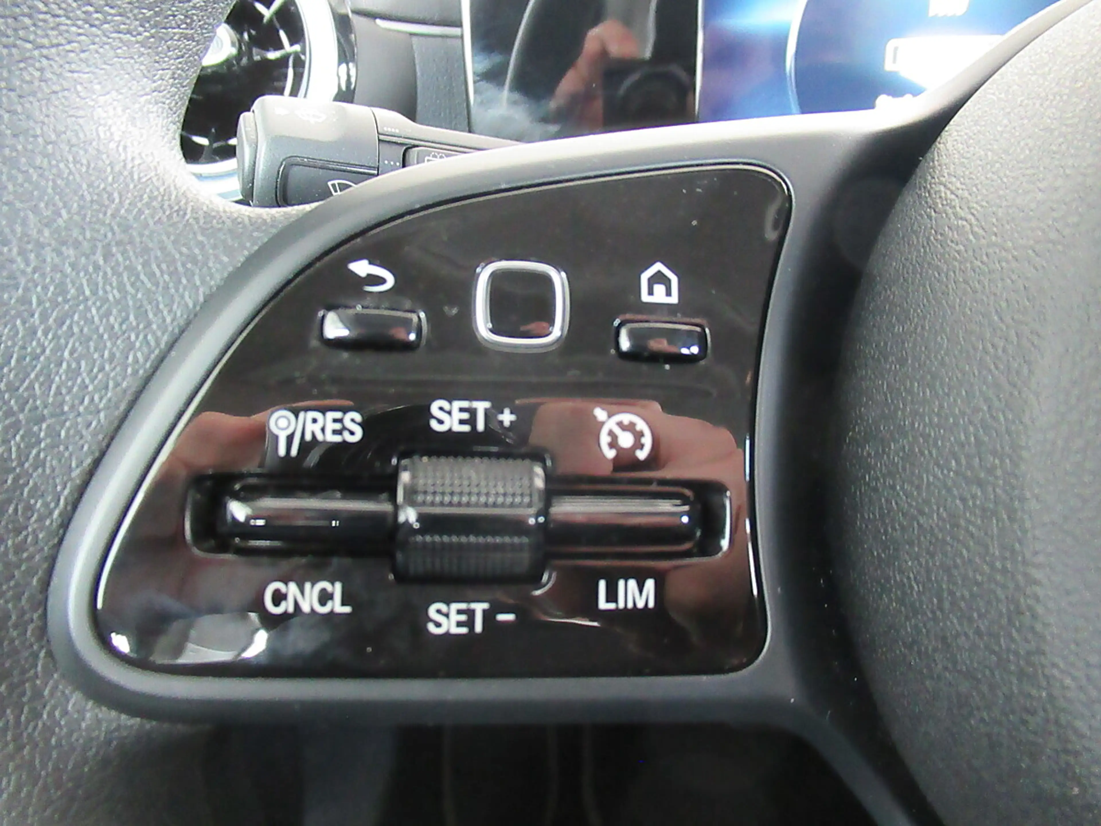 Mercedes-Benz A 250 e PHEV *Tempomat *Spurhalteassistent *Klimaauto... — photo 13