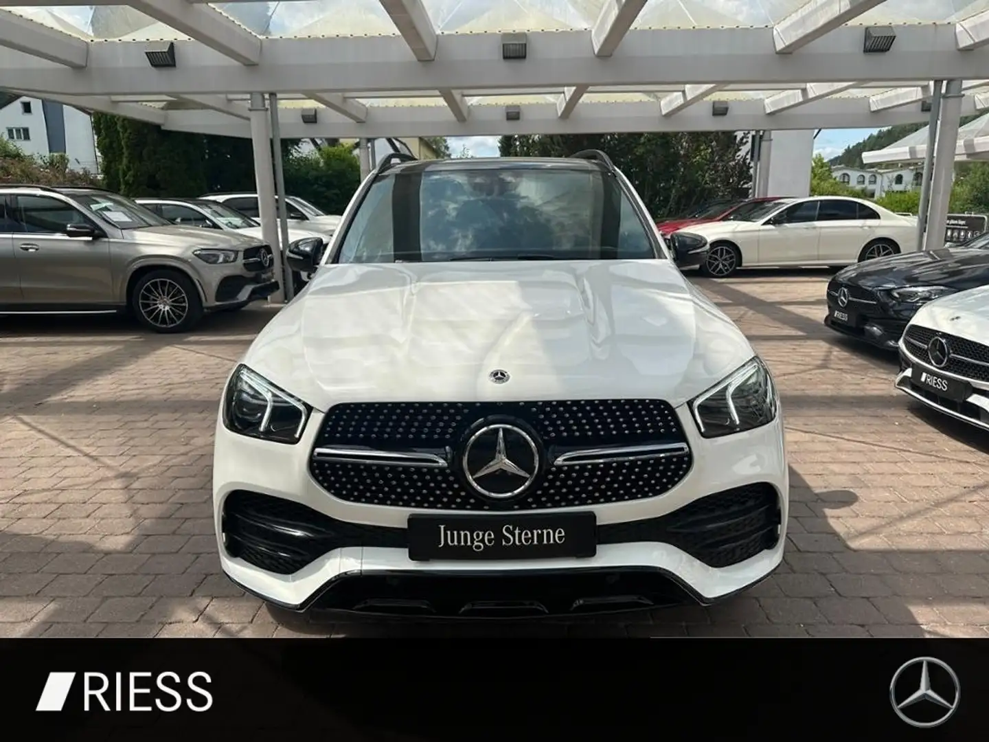 Mercedes-Benz GLE 450 4MATIC AMG Sport Night Distr Pano AHK Burmes Weiß - 2
