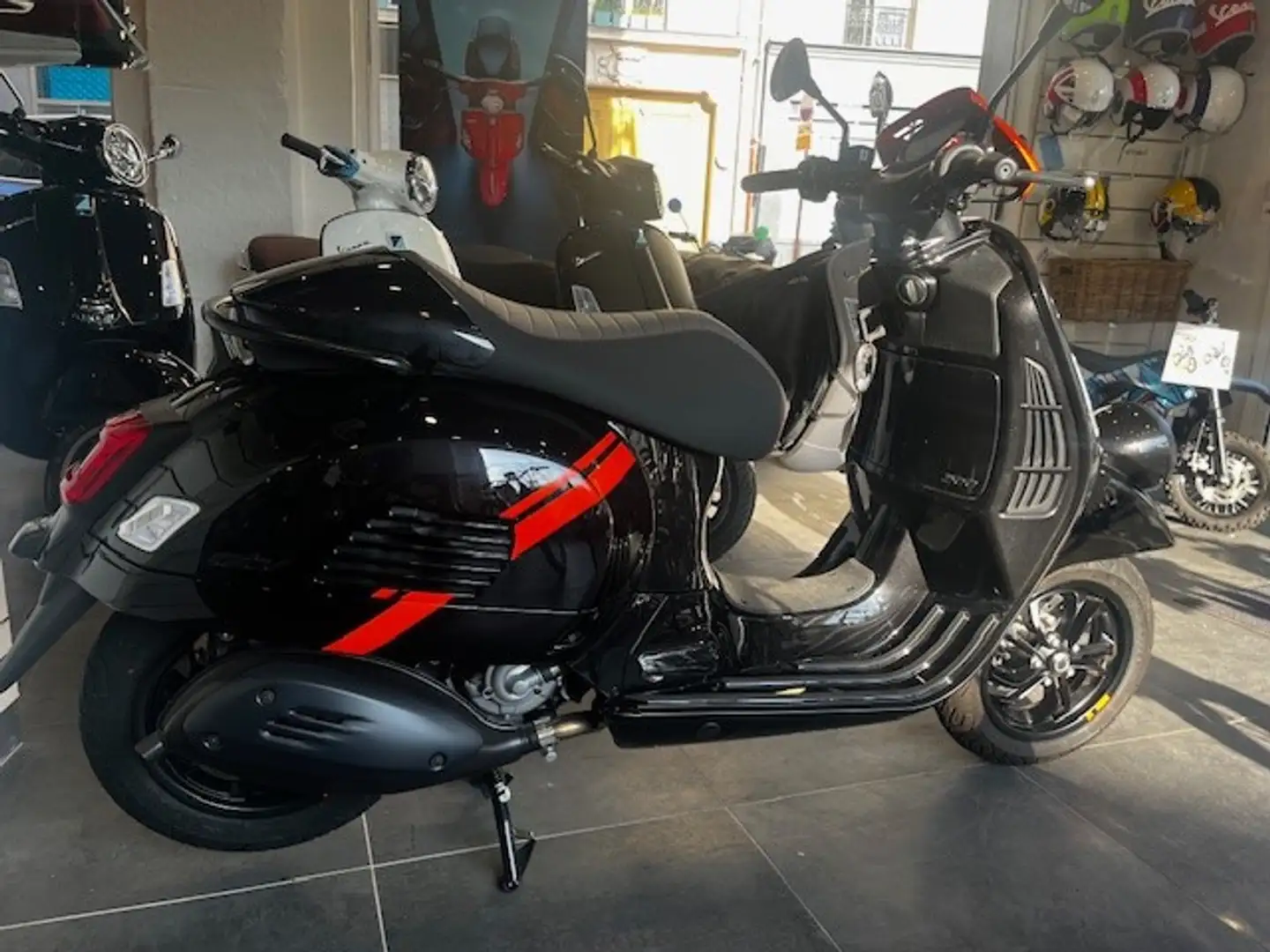 Vespa GTV 300 Noir - 1