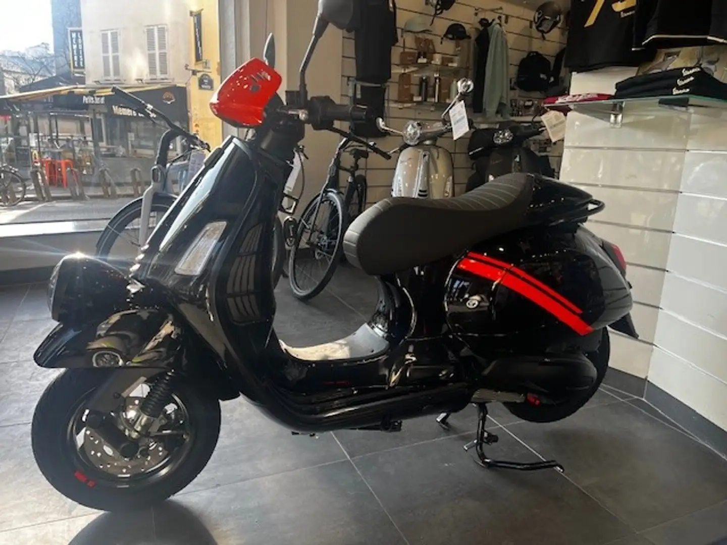 Vespa GTV 300 Noir - 2