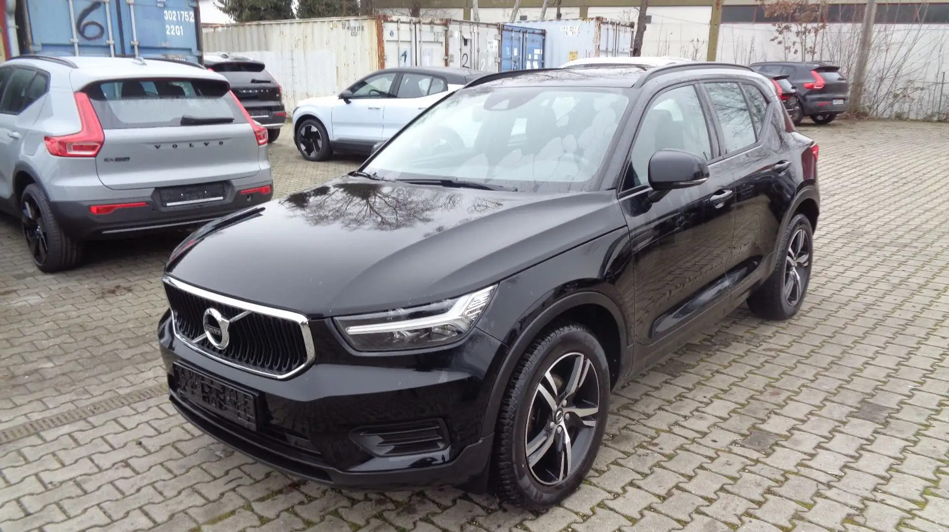 Volvo XC40 XC40 Momentum Core 2WD Schwarz - 1