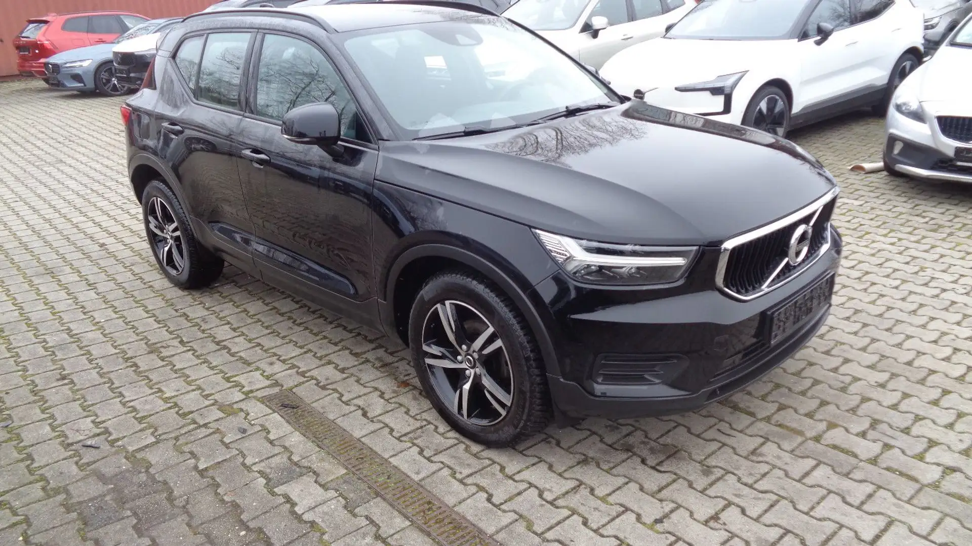 Volvo XC40 XC40 Momentum Core 2WD Schwarz - 2