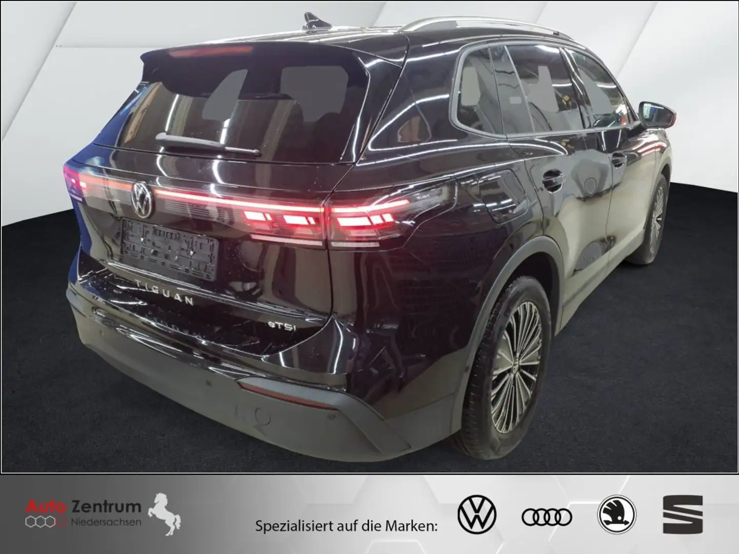 Volkswagen Tiguan 1.5 eTSI neues Modell AHK CarPlay CAM*LED Schwarz - 2
