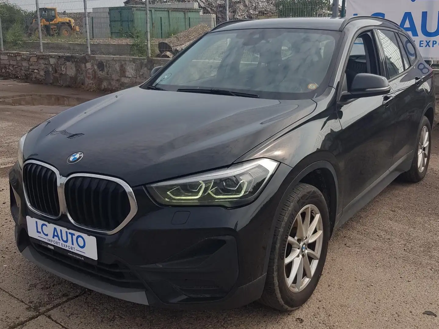 BMW X1 sDrive 20 d Advantage Schwarz - 1