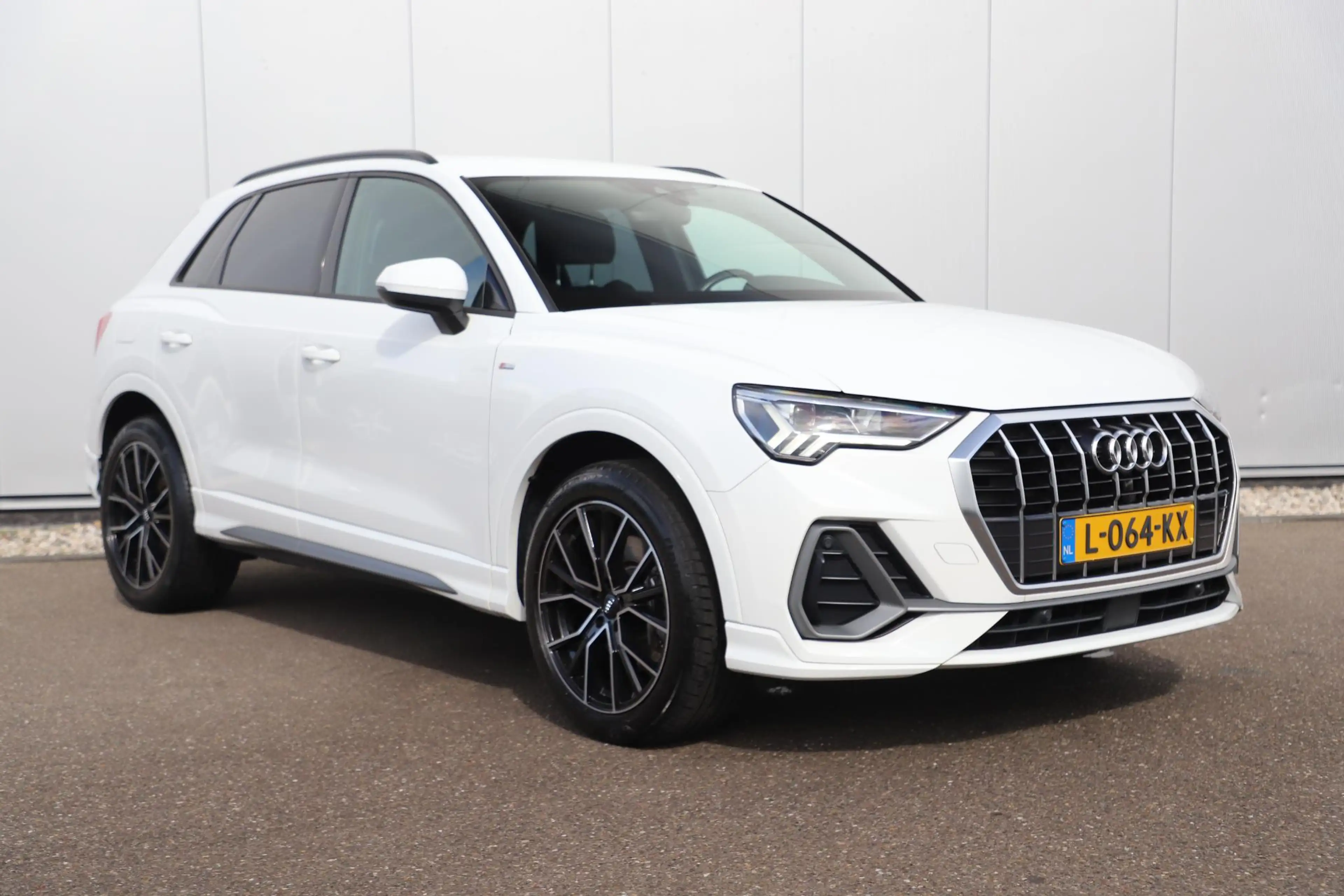 Audi Q3 45 TFSI e S edition Automaat 19 inch LMV Half Lede — photo 3
