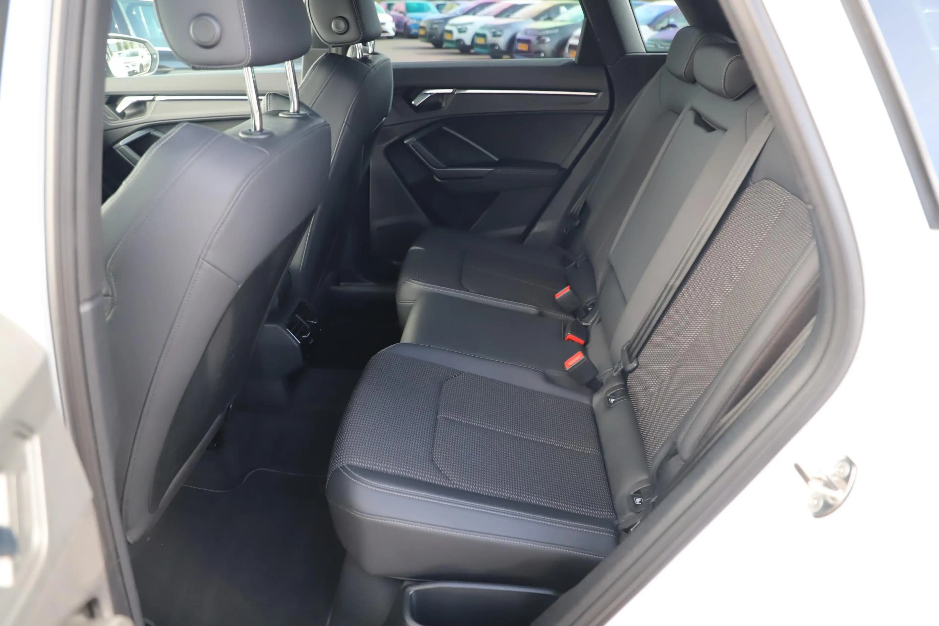 Audi Q3 45 TFSI e S edition Automaat 19 inch LMV Half Lede — photo 7