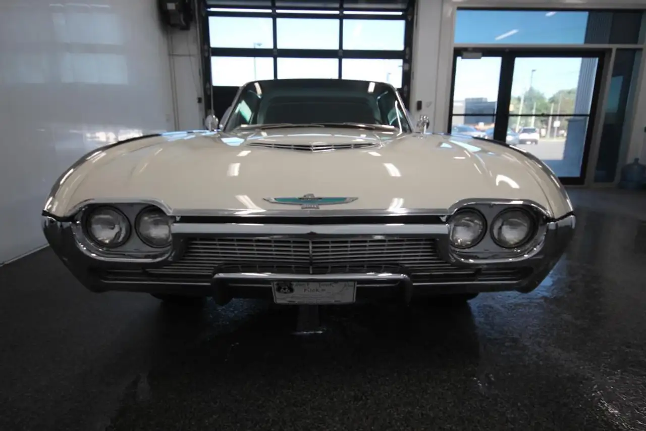 Ford Thunderbird снимка Ford Thunderbird