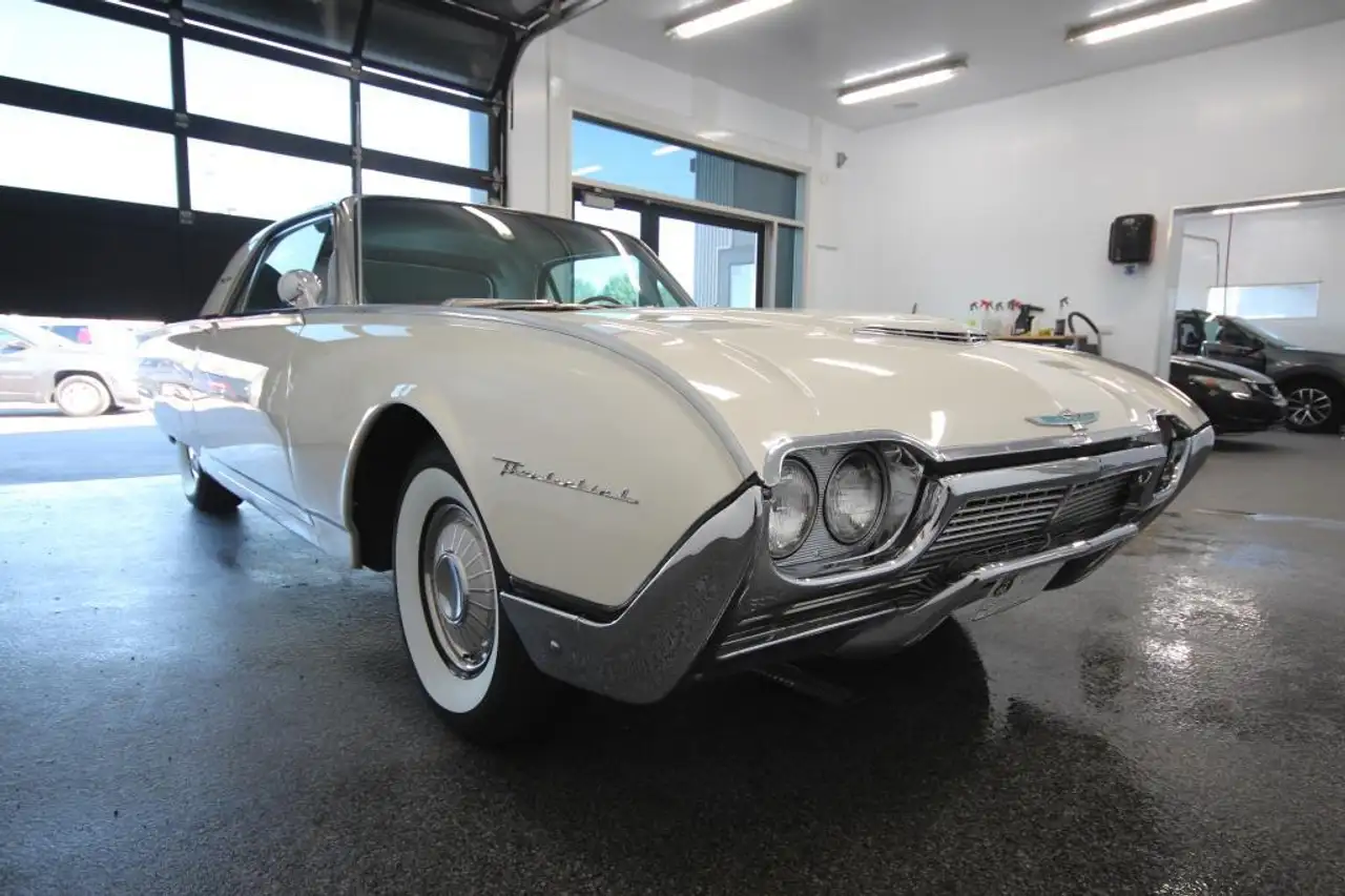 Ford Thunderbird снимка Ford Thunderbird