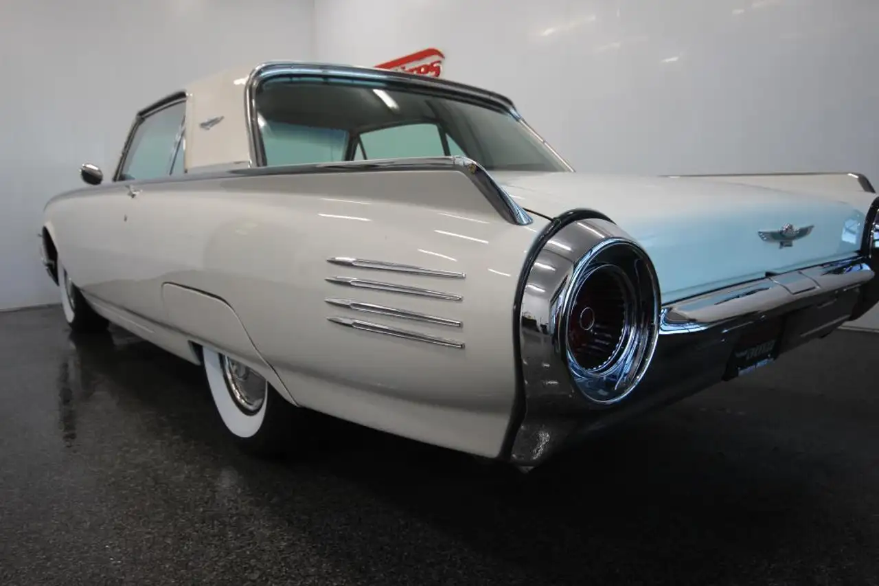 Ford Thunderbird снимка Ford Thunderbird