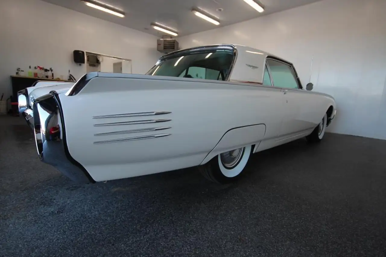 Ford Thunderbird снимка Ford Thunderbird