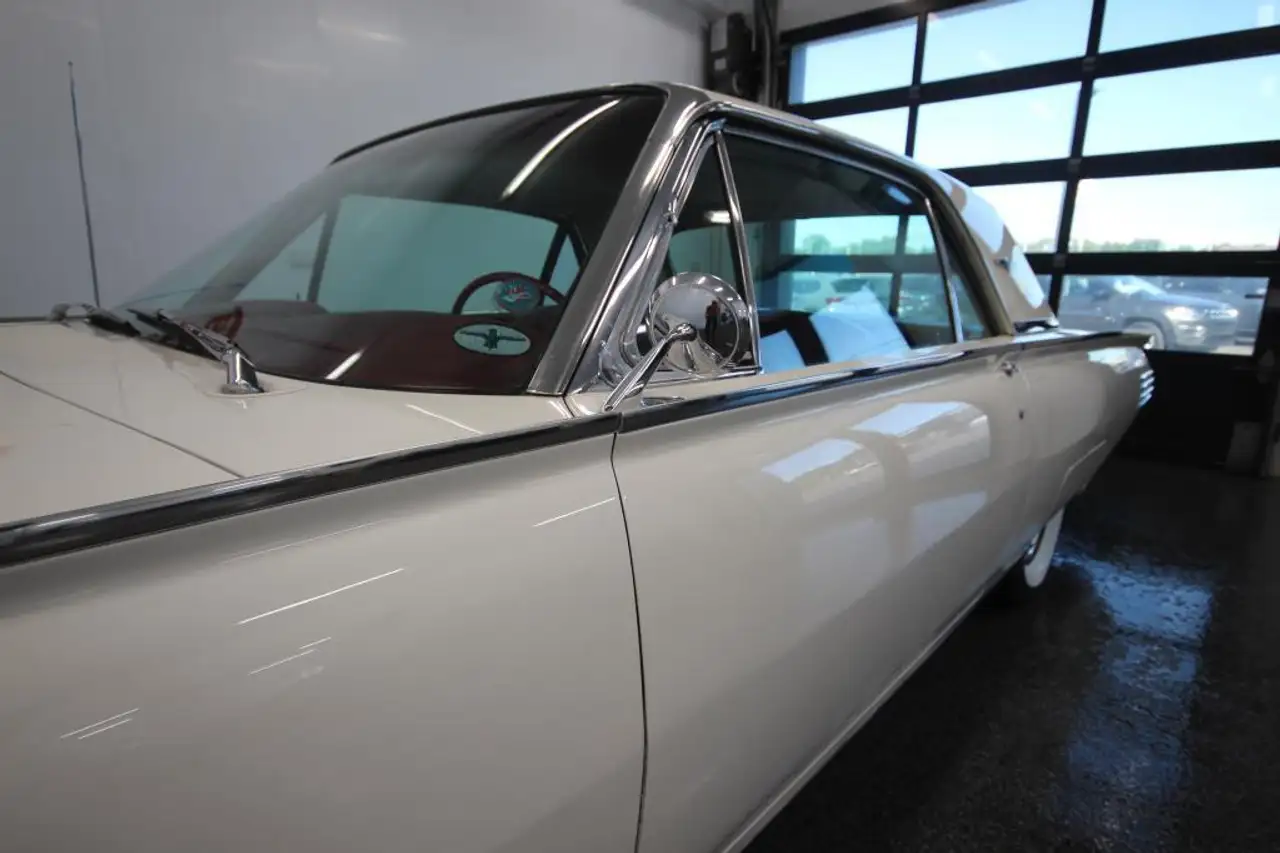 Ford Thunderbird снимка Ford Thunderbird