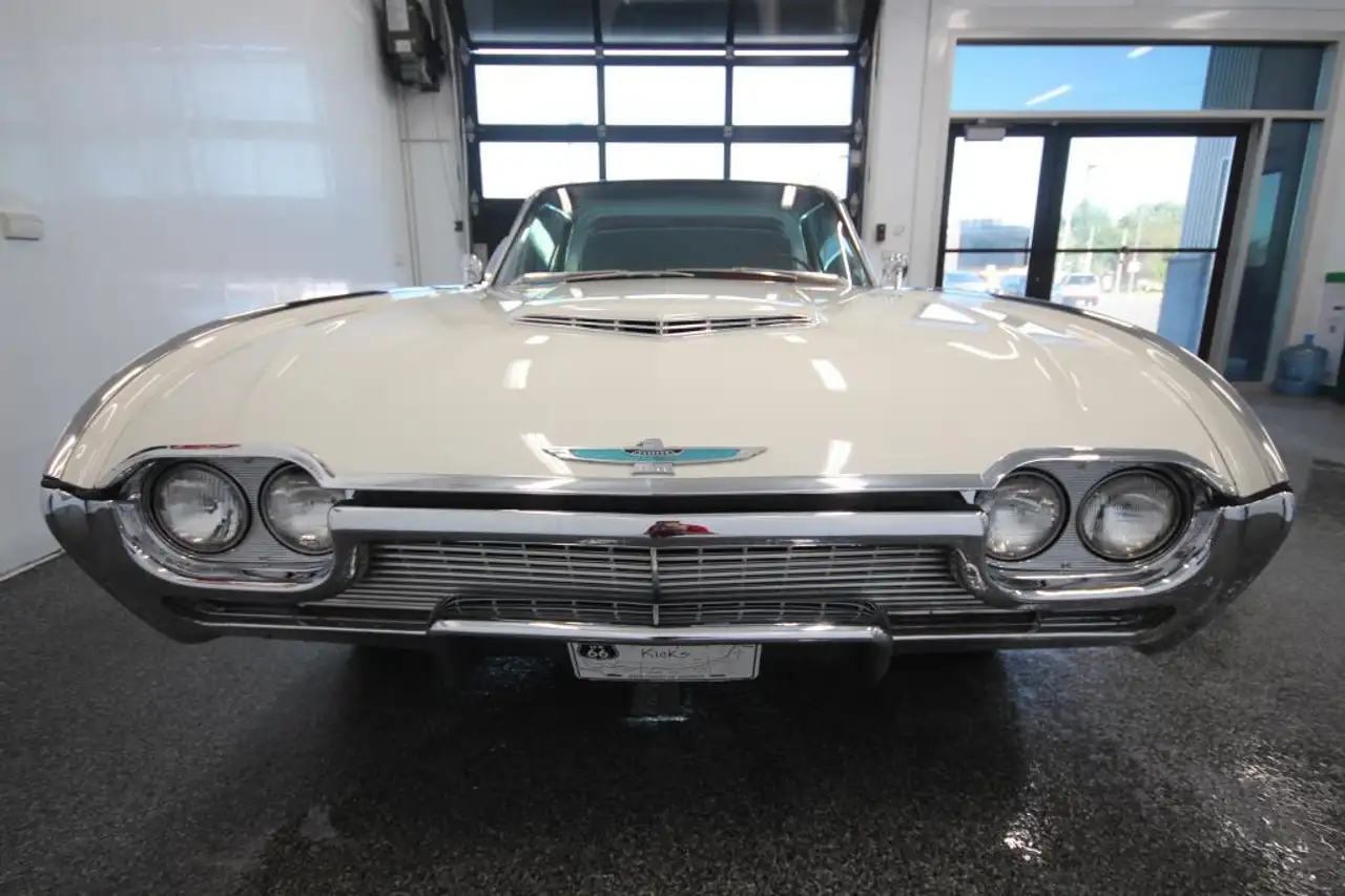 Ford Thunderbird снимка Ford Thunderbird