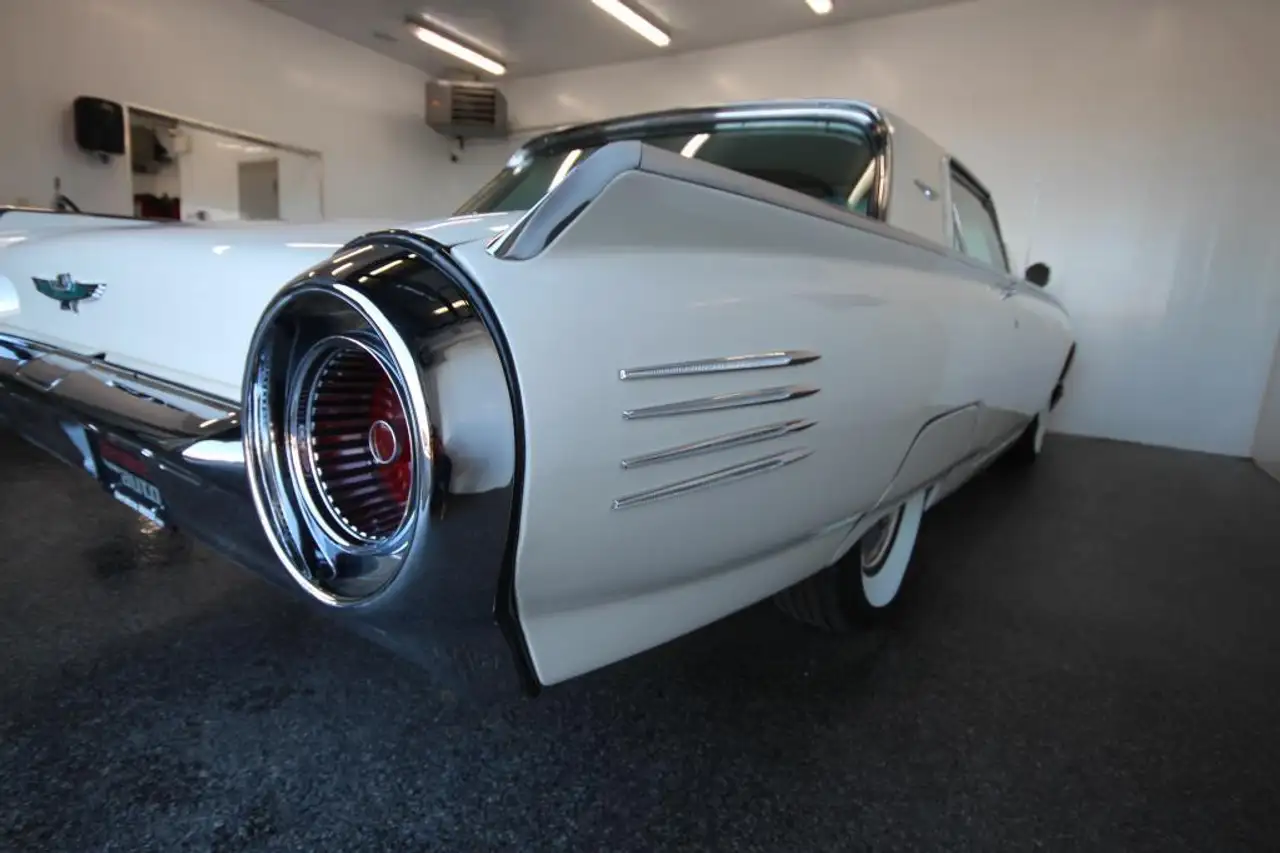 Ford Thunderbird снимка Ford Thunderbird