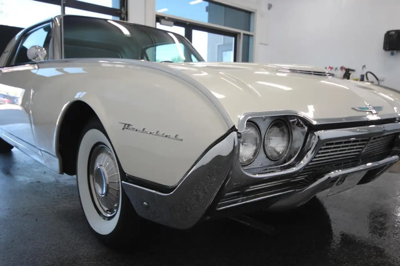Ford Thunderbird снимка Ford Thunderbird