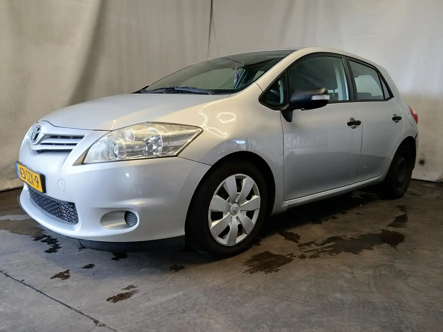 Toyota Auris 1.4 D-4D Comfort - Airco - Schade Gri - 2