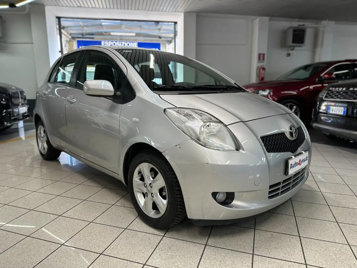 Toyota Yaris 1.3 5 porte Sol - NEOPATENTATO-UNICO PROPRIETARIO Argent - 1