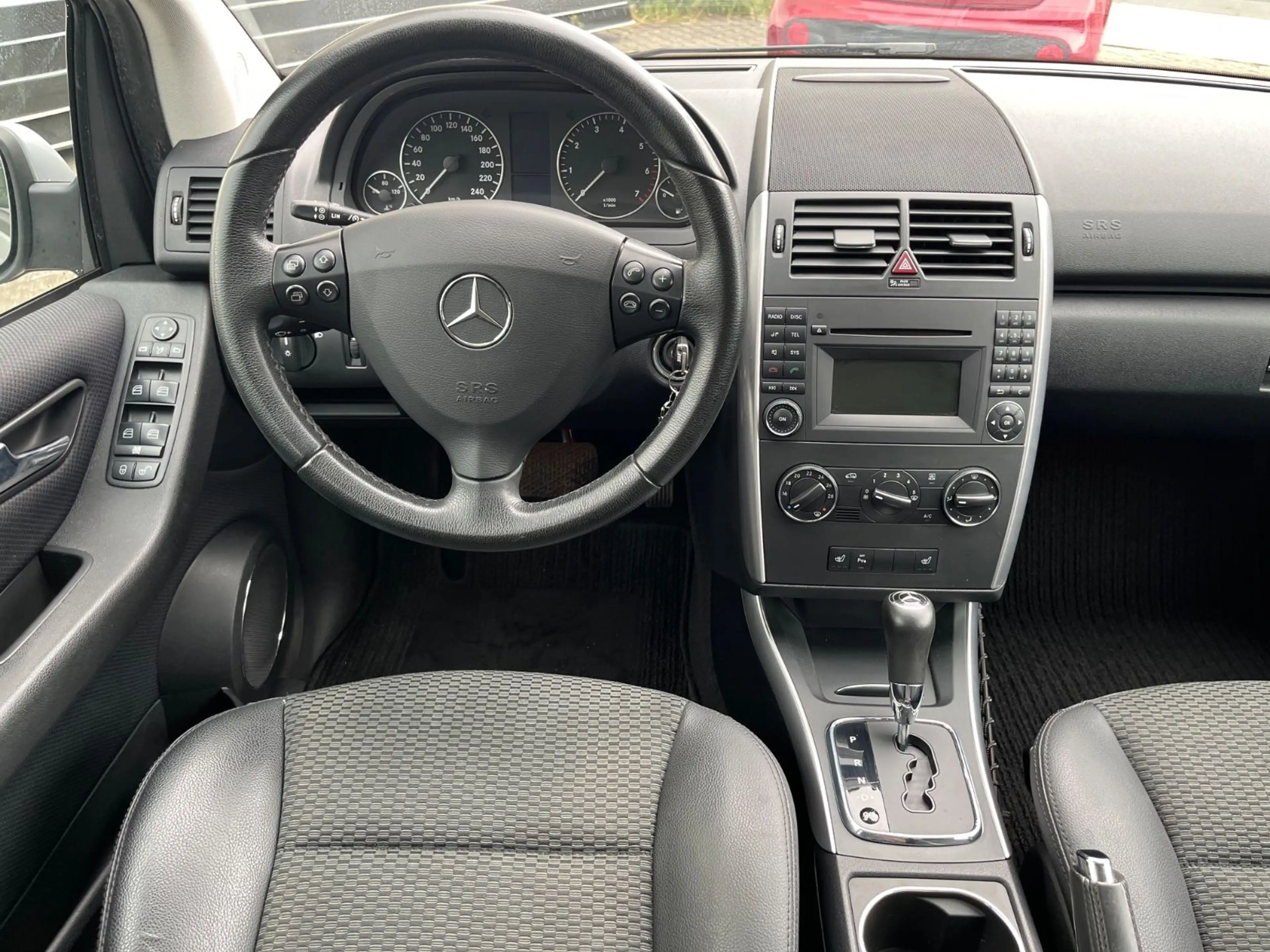 Mercedes-Benz A 180 1HAND ,Tüv neu — photo 4