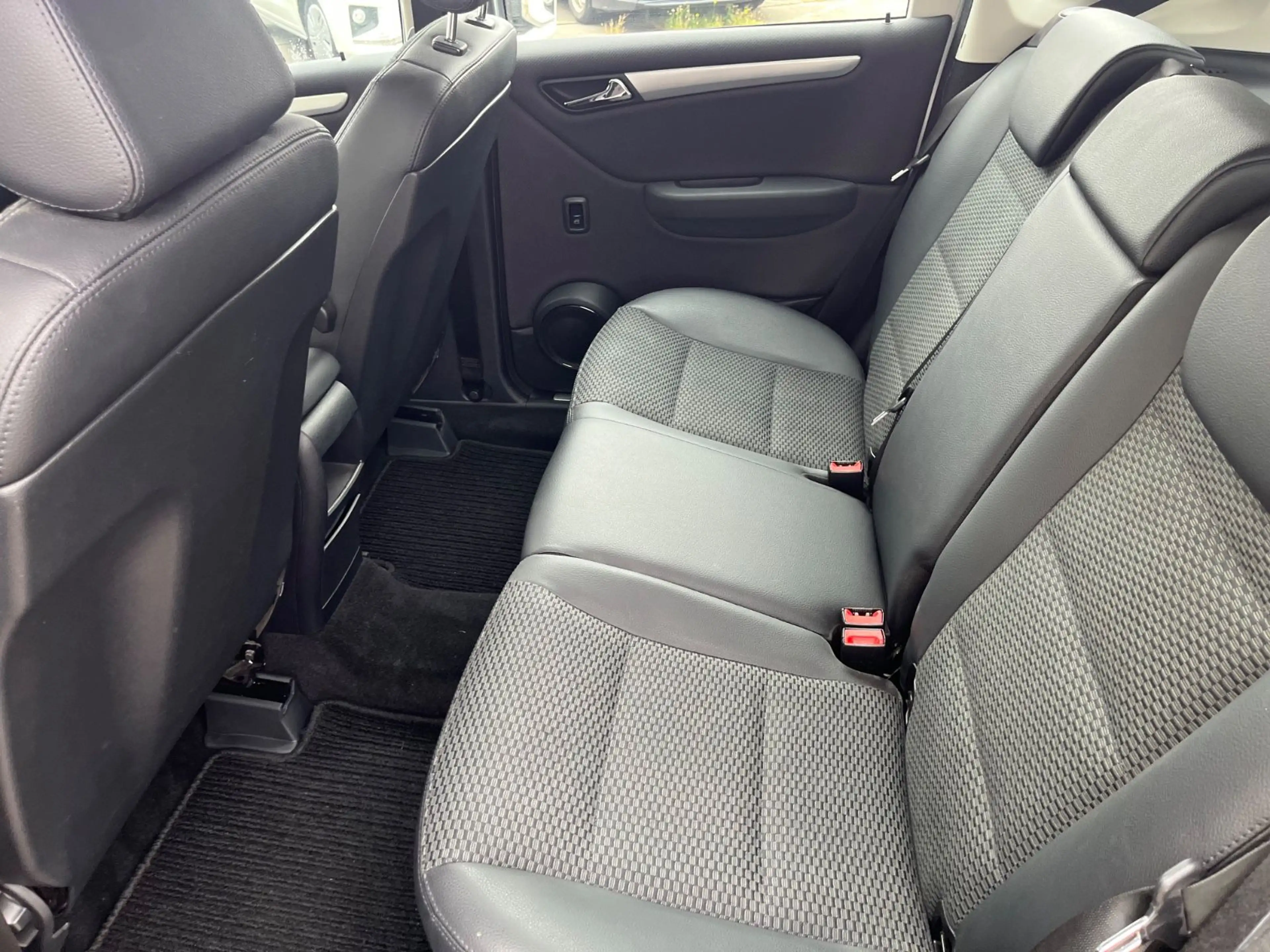Mercedes-Benz A 180 1HAND ,Tüv neu — photo 8