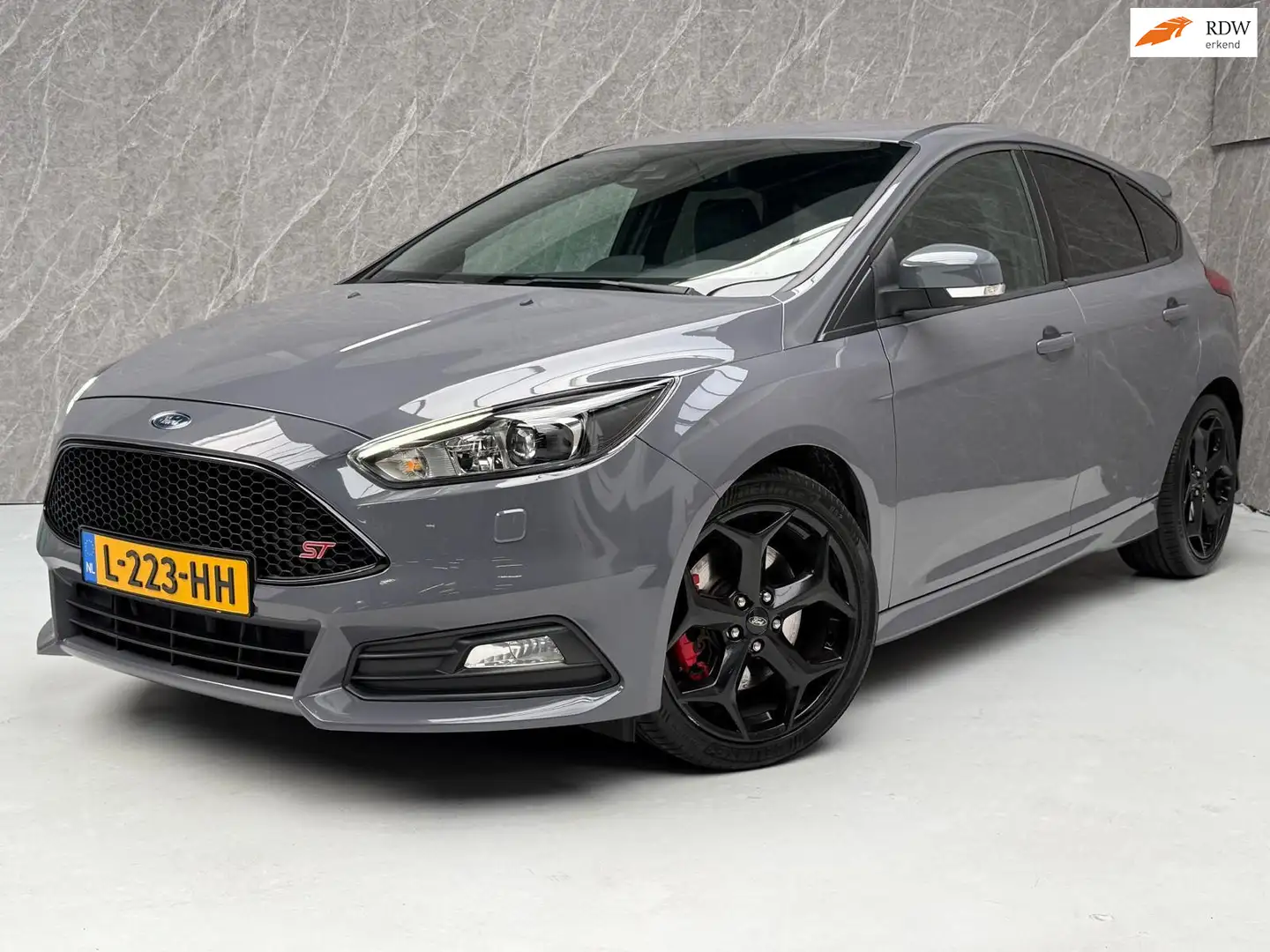 Ford Focus 2.0 ST 250 PK / Goed Onderhouden / Nette Auto Grau - 1